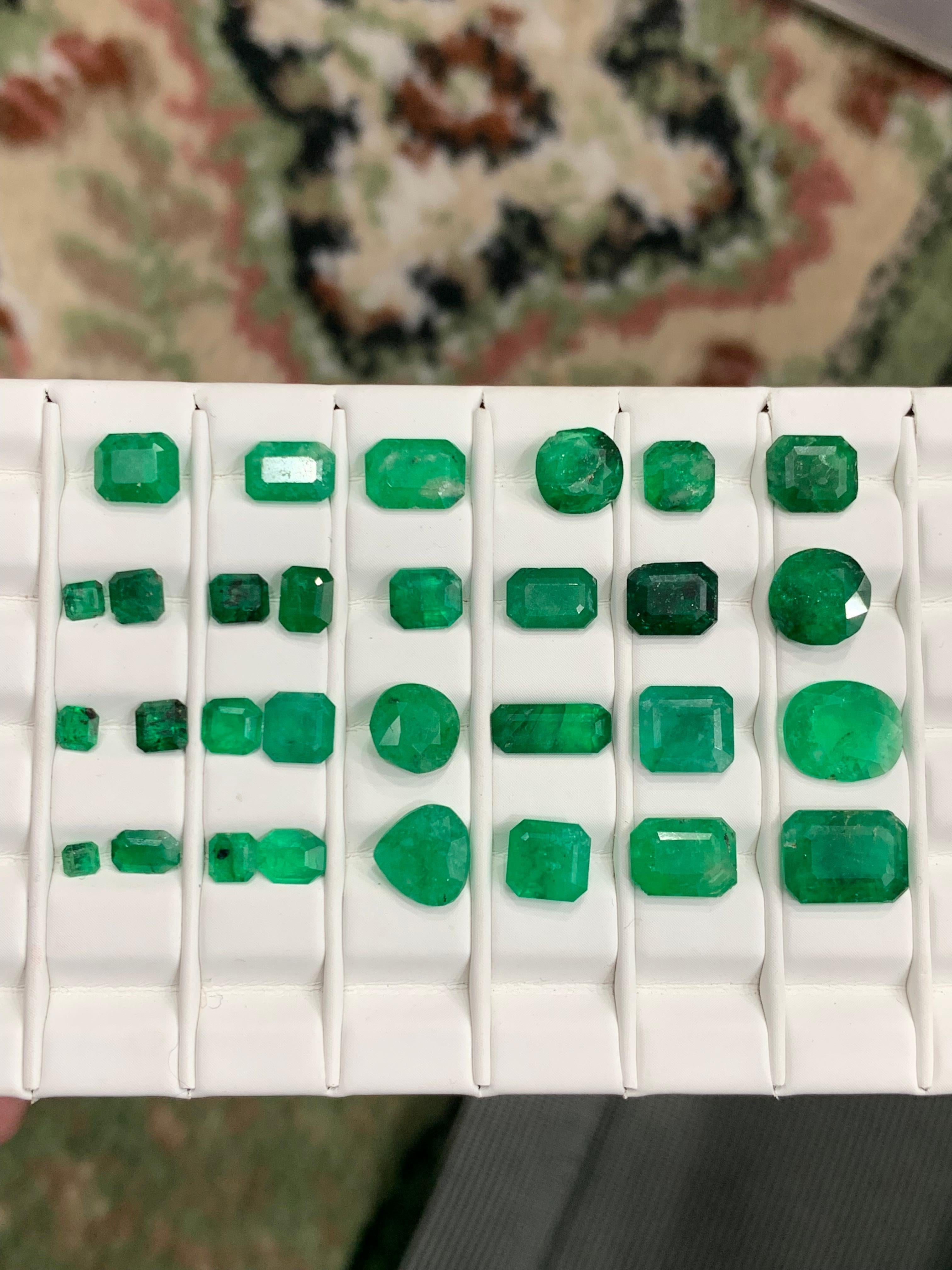 Emerald Cut Rich Green Natural Emerald Jewelry Loose Gemstones Lot 25.05 Ct Emerald-Cushion For Sale