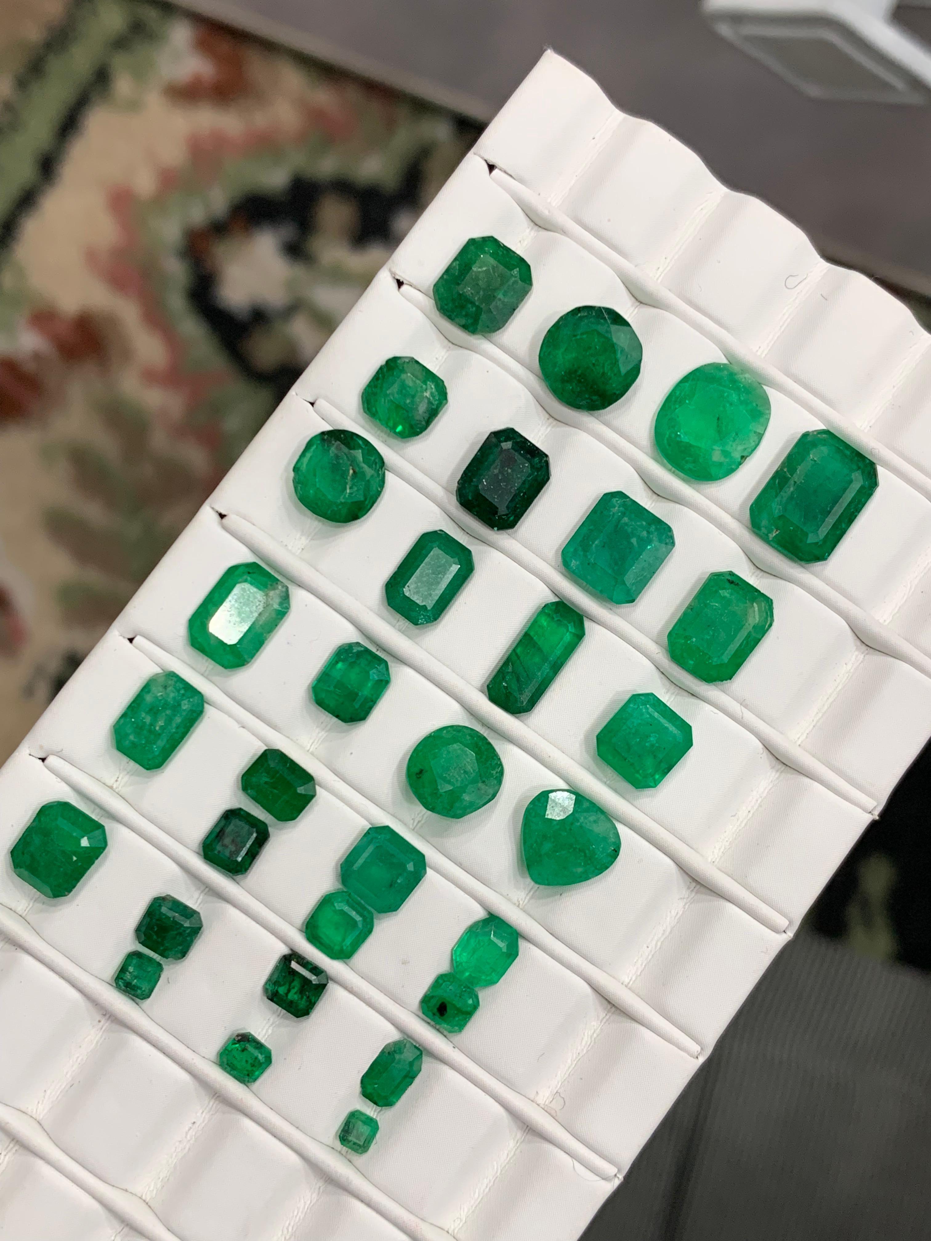Women's or Men's Rich Green Natural Emerald Jewelry Loose Gemstones Lot 25.05 Ct Emerald-Cushion For Sale