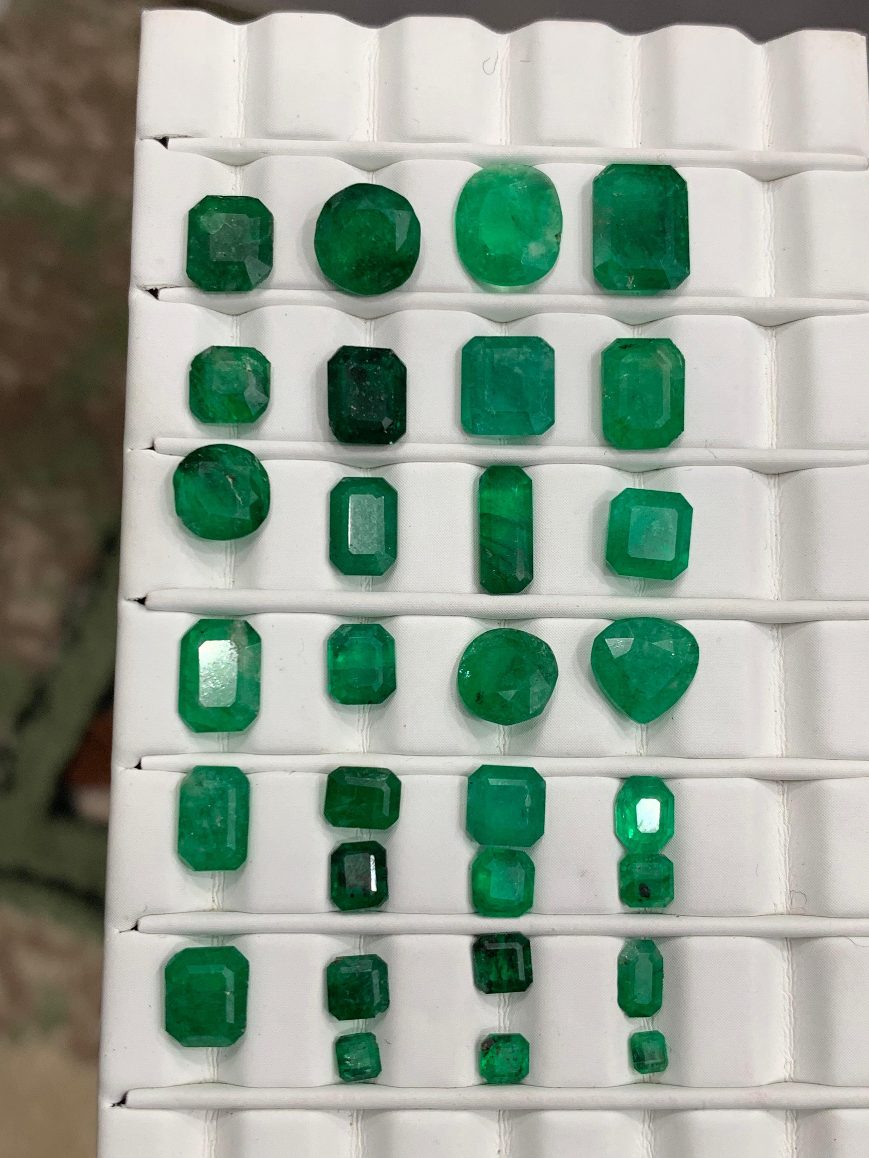 Rich Green Natural Emerald Jewelry Loose Gemstones Lot 25.05 Ct Emerald-Cushion For Sale 2