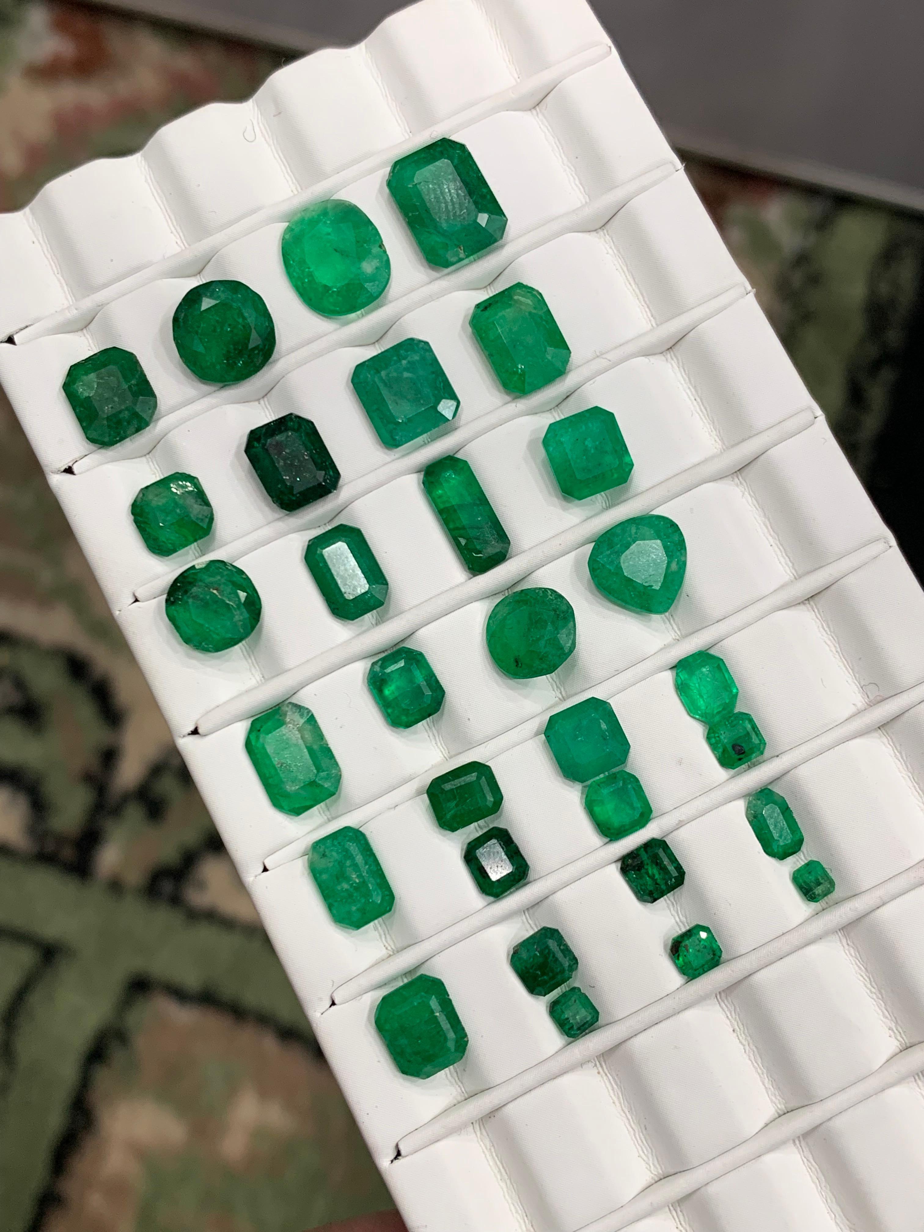 Rich Green Natural Emerald Jewelry Loose Gemstones Lot 25.05 Ct Emerald-Cushion For Sale 3