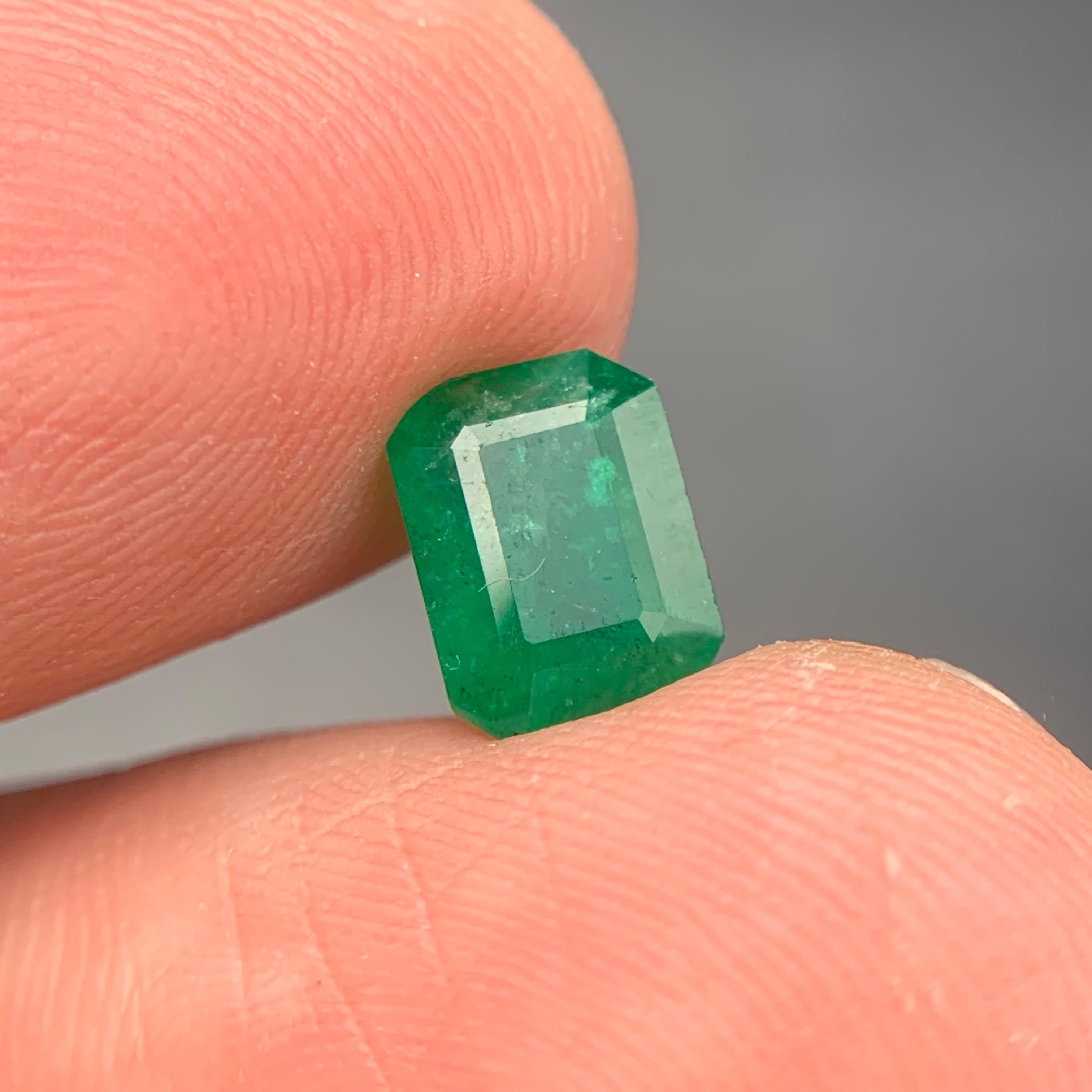 Contemporary Rich Green Natural Emerald Ring Loose Gemstone 2.05 Ct Octagon Cut for Jewelry For Sale
