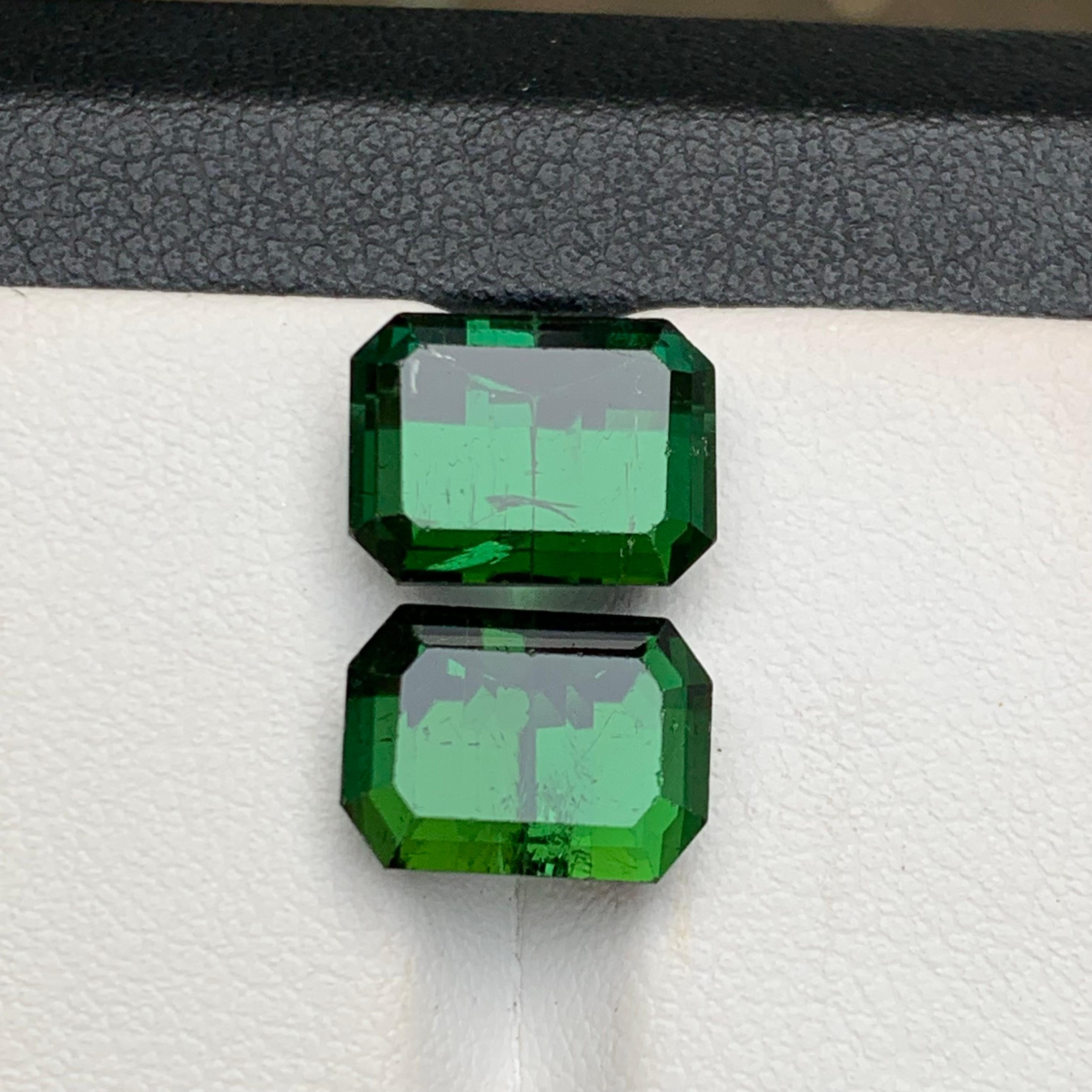 Rich Green Natural Tourmaline Earrings, Pendant Gemstones 10.30 Ct Emerald Cut In New Condition For Sale In Peshawar, PK
