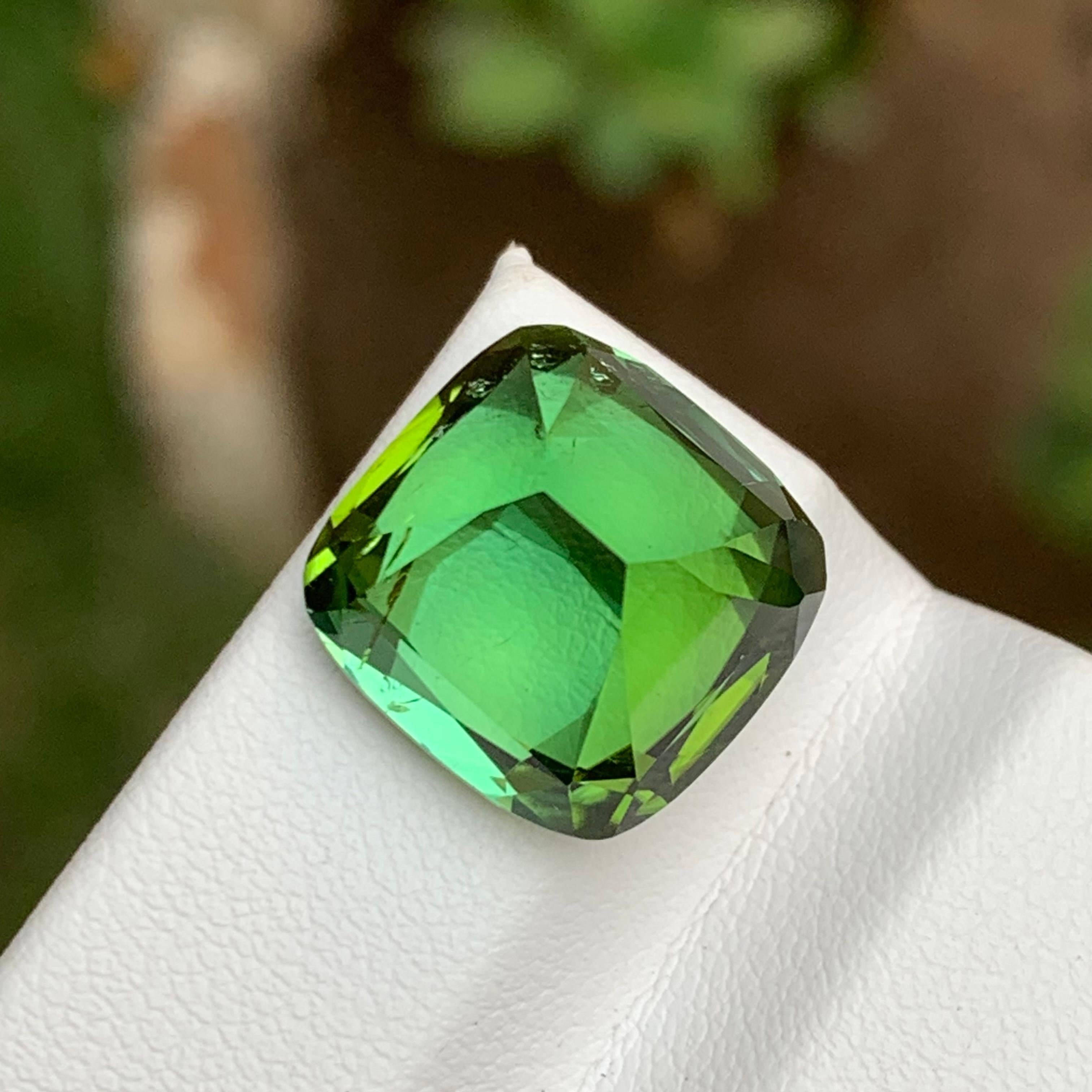 Contemporary Rich Green Natural Tourmaline Gemstone 13.10 Ct Cushion Cut  Pendant Jewelry For Sale