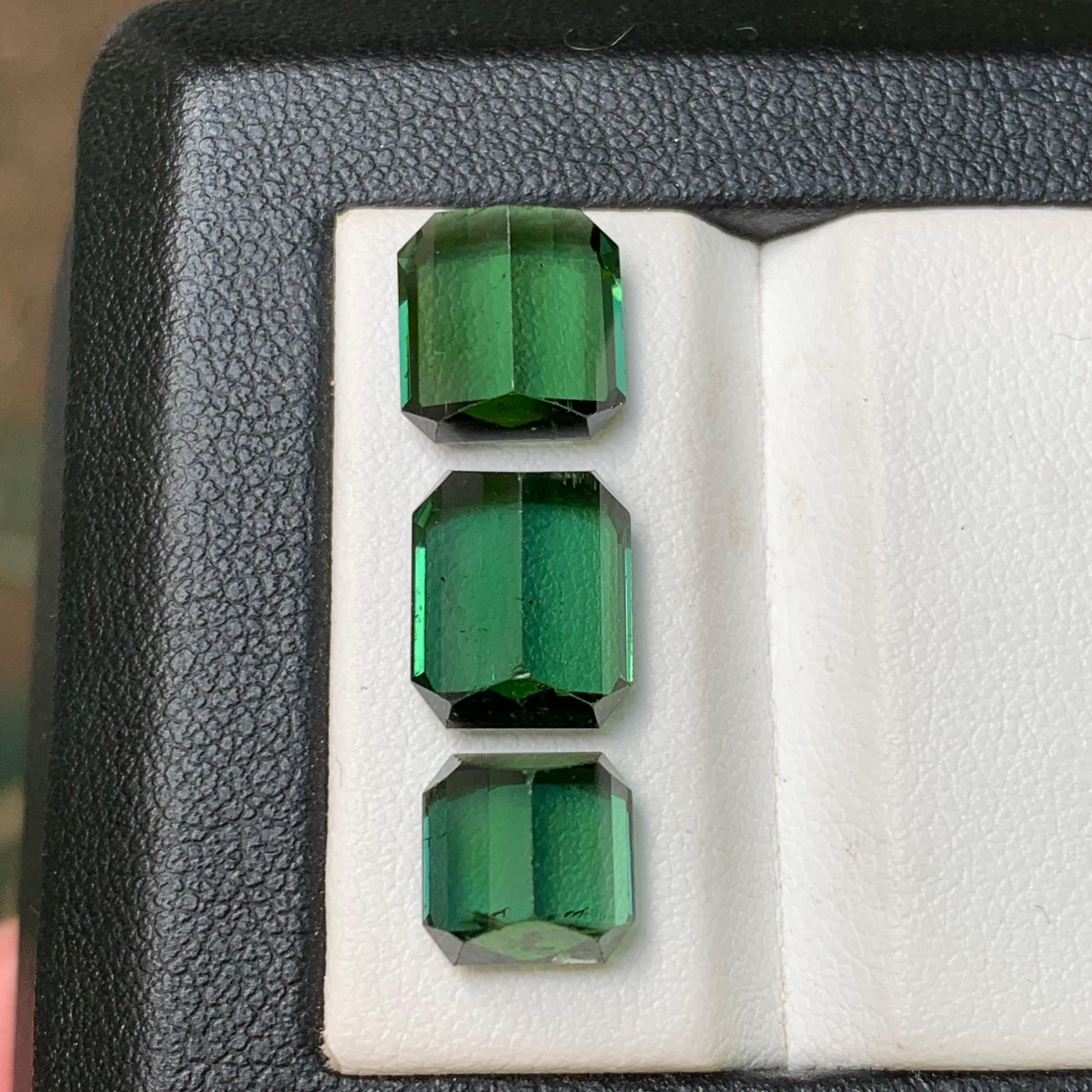 Tourmaline verte naturelle de 12,10 carats pour la fabrication de bijoux Neuf - En vente à Peshawar, PK