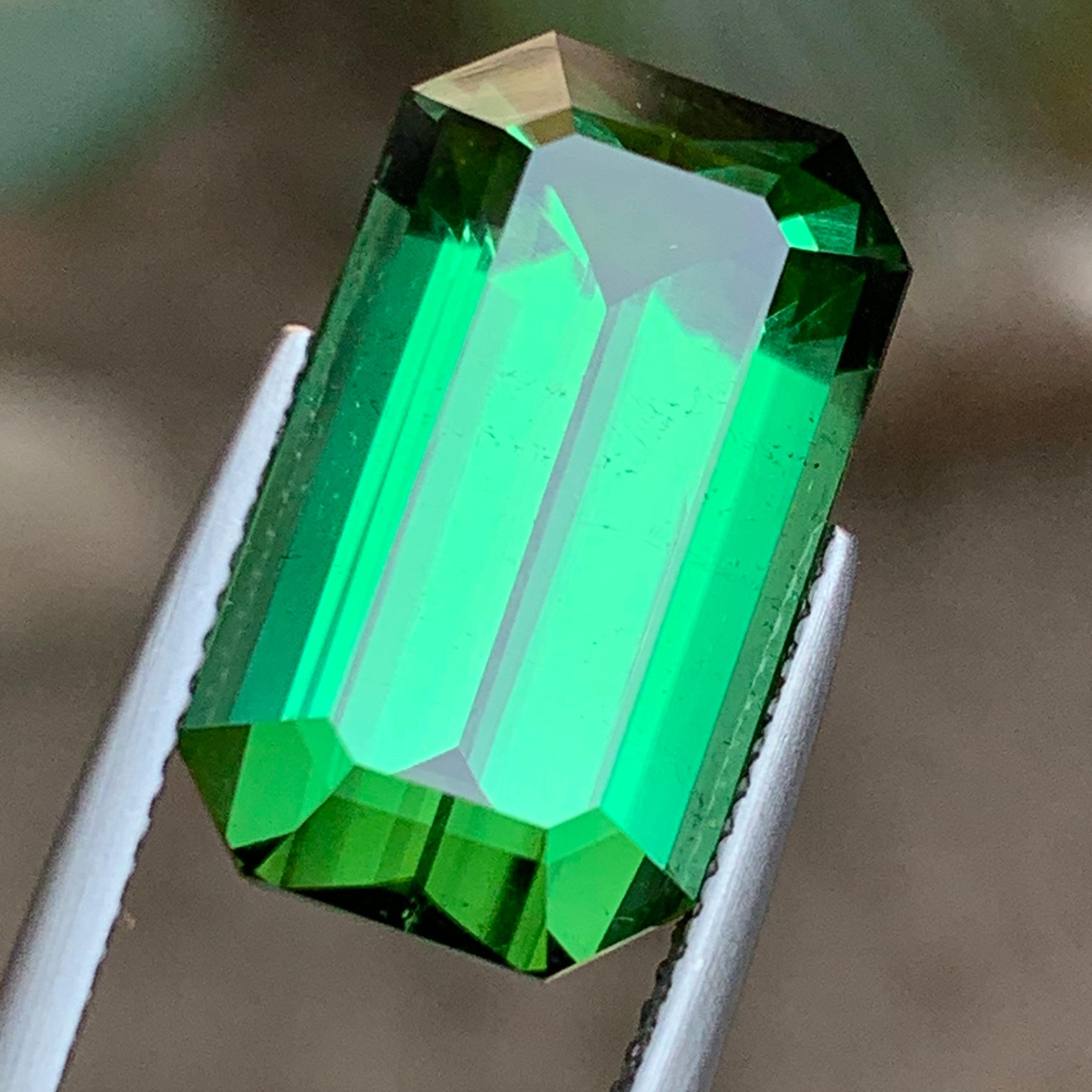 Bold and Beautiful Rich Green Natural Tourmaline Loose Gemstone for Necklace Pendant, Bracelet or any other Jewelry Setting Step Emerald Cut from Kunar, Afghanistan!!

💎 GEMSTONE TYPE: Tourmaline
⚖️ WEIGHT: 17.45 Carats
🪚 SHAPE & CUT: Step Emerald
