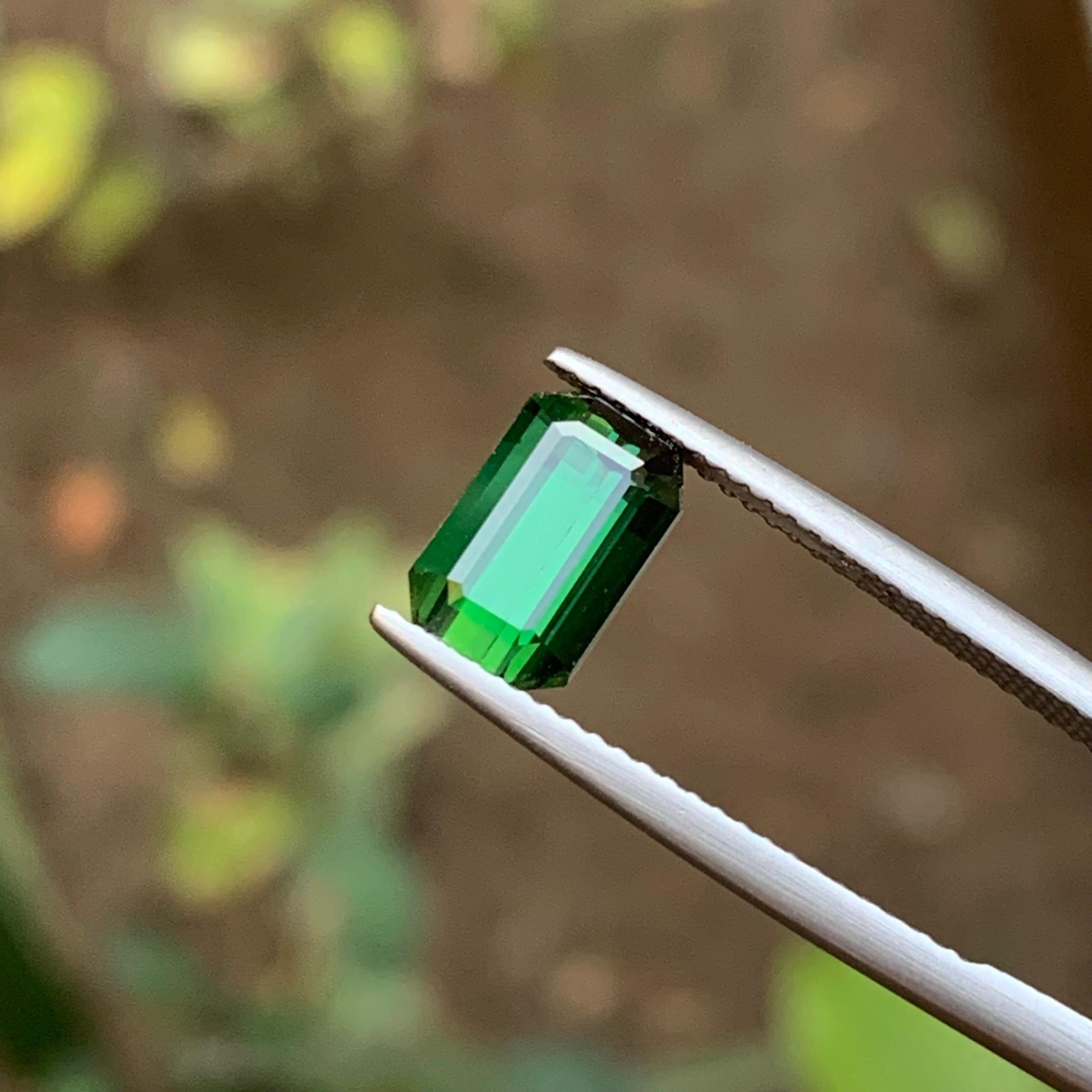 Bague en tourmaline naturelle verte riche, pierre précieuse non sertie de 2,45 carats, taille émeraude en vente 4