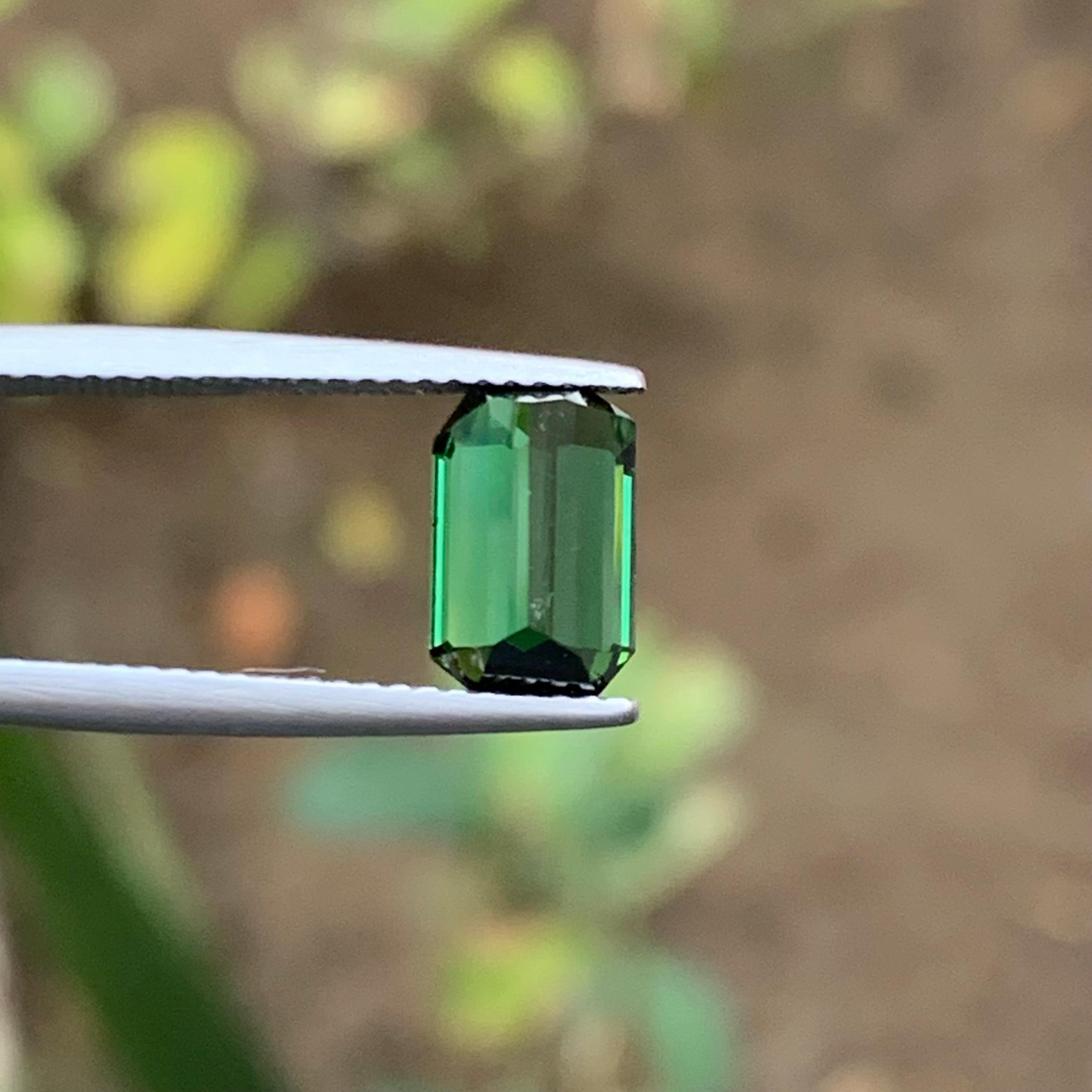 Bague en tourmaline naturelle verte riche, pierre précieuse non sertie de 2,45 carats, taille émeraude en vente 5