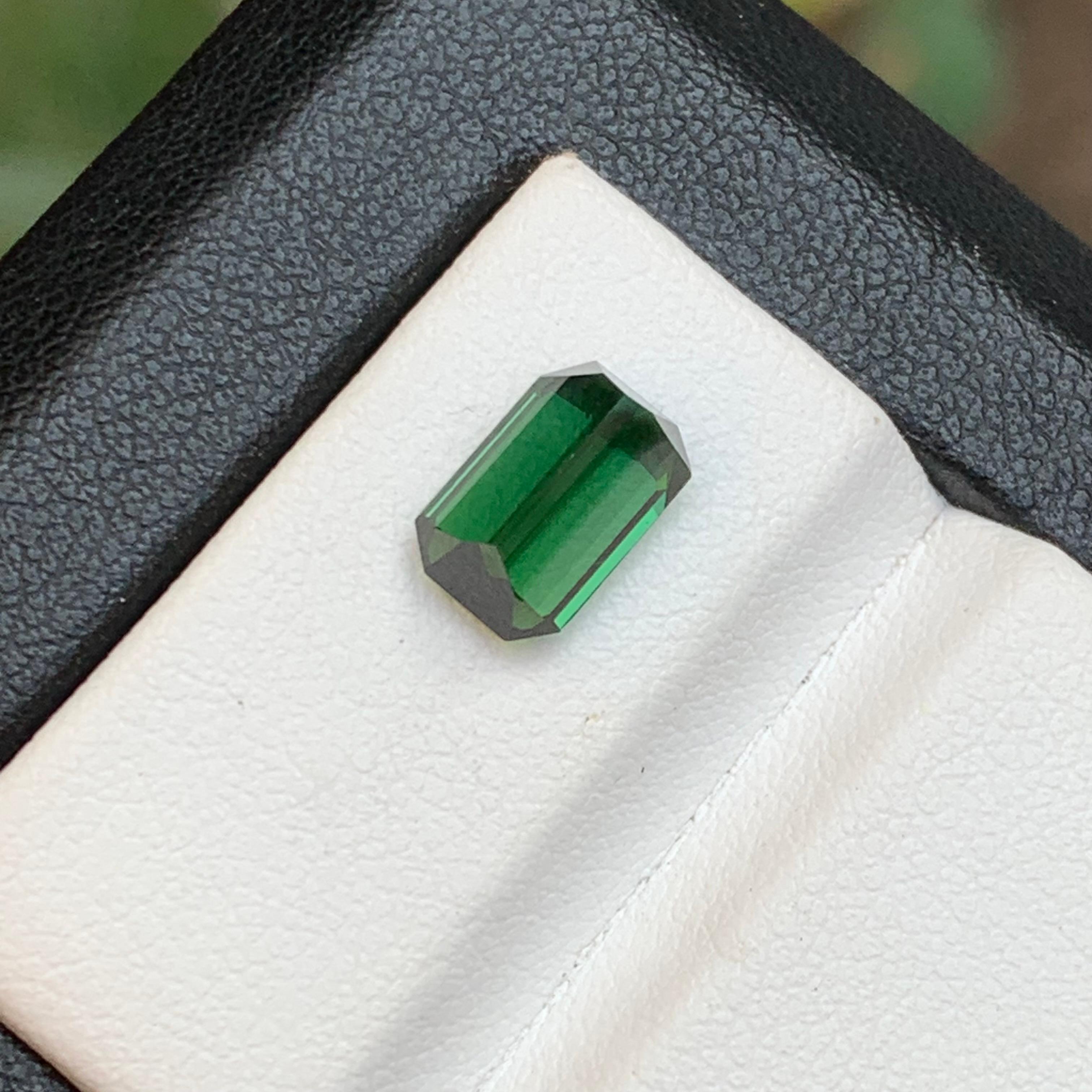 Bague en tourmaline naturelle verte riche, pierre précieuse non sertie de 2,45 carats, taille émeraude Neuf - En vente à Peshawar, PK
