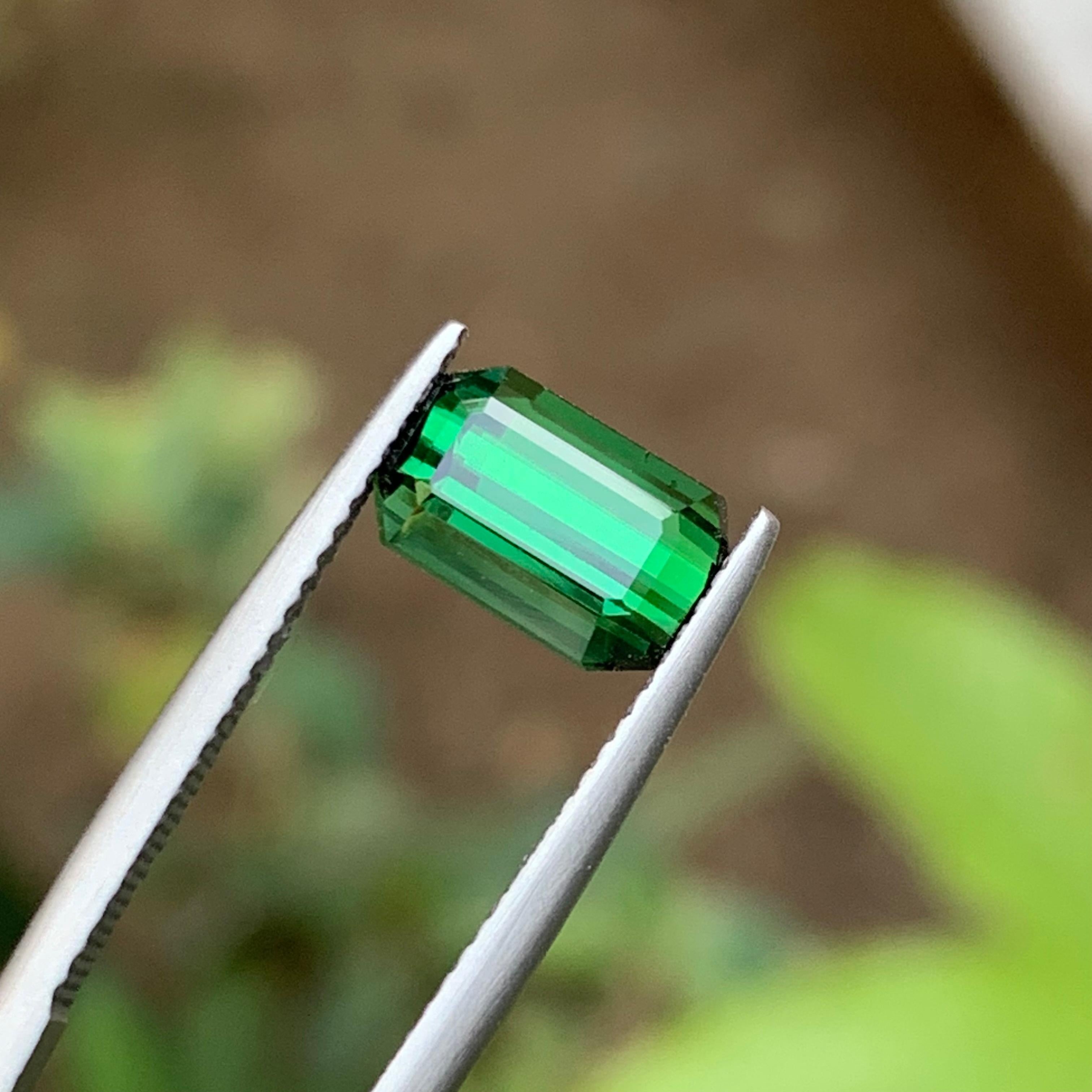 Bague en tourmaline naturelle verte riche, pierre précieuse non sertie de 2,45 carats, taille émeraude en vente 1