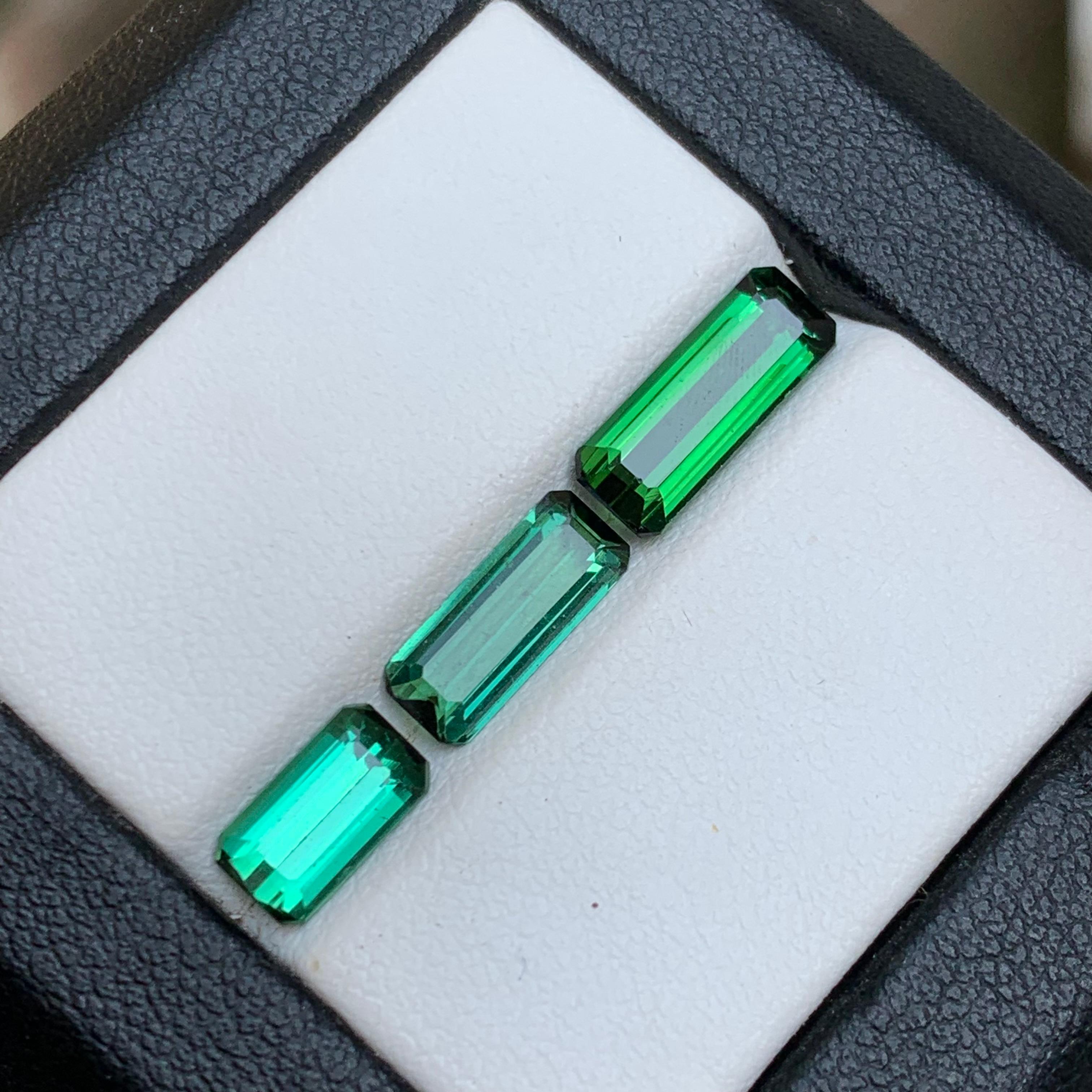 Rich Green Natural Tourmaline Ring Loose Gemstones 4.5 Ct Emerald Cut-Jewellery For Sale 6