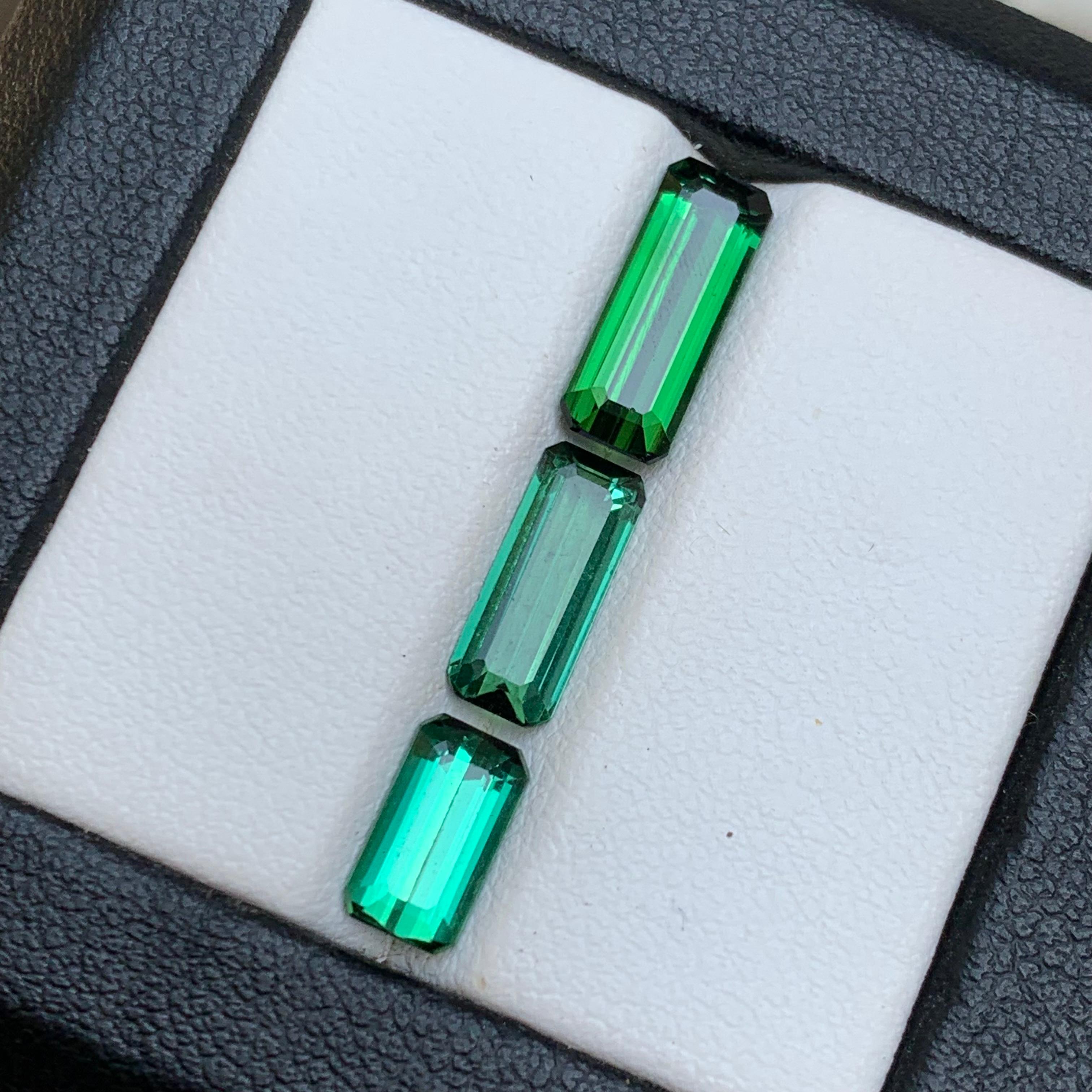 Rich Green Natural Tourmaline Ring Loose Gemstones 4.5 Ct Emerald Cut-Jewellery For Sale 8