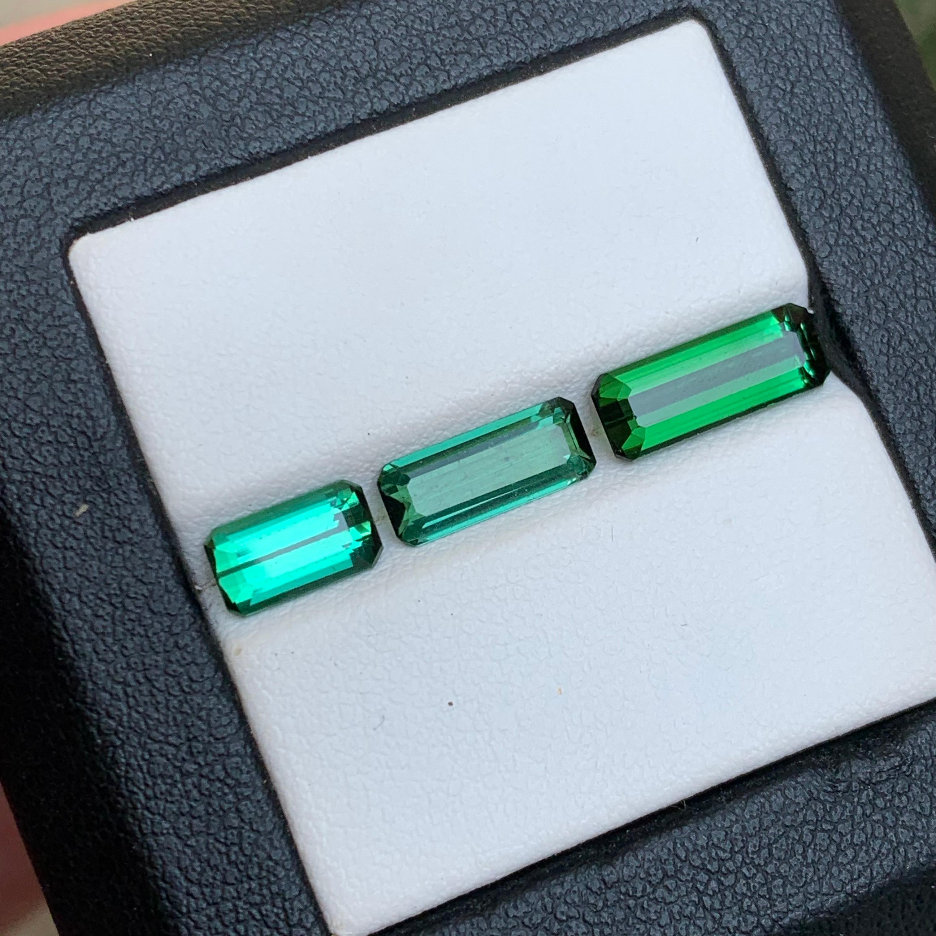 Rich Green Natural Tourmaline Ring Loose Gemstones 4.5 Ct Emerald Cut-Jewellery For Sale 9