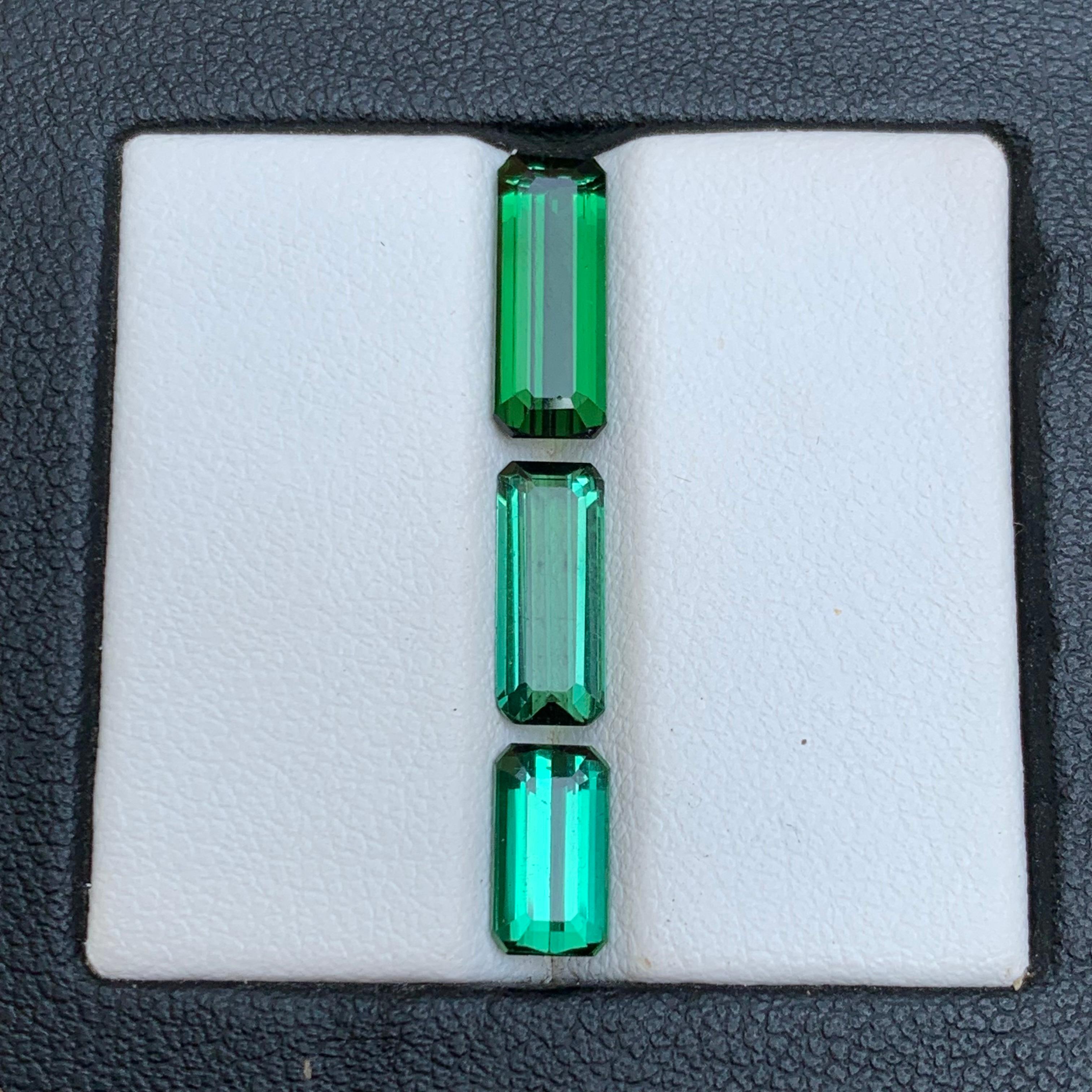 Rich Green Natural Tourmaline Loose Gemstones for Ring, Necklace Pendant, Bracelet or any other Jewelry Setting-Emerald Cut from Afghanistan!!

💎 GEMSTONE TYPE: Tourmaline
⚖️ WEIGHT: 4.50 Carats
🪚 SHAPE & CUT: Emerald Cut
📏 SIZE (MM): 
🌈 COLOR: