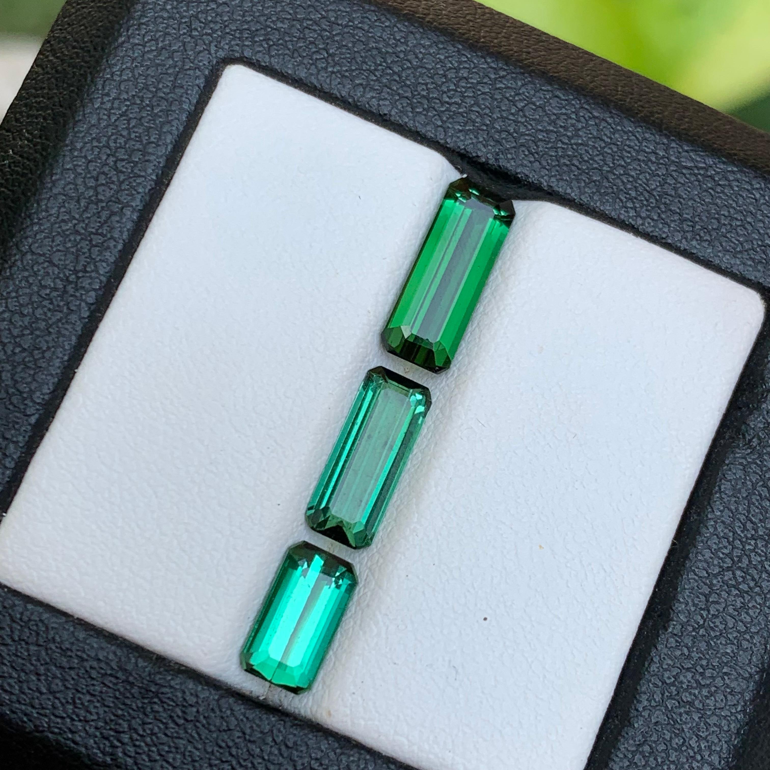 Contemporary Rich Green Natural Tourmaline Ring Loose Gemstones 4.5 Ct Emerald Cut-Jewellery For Sale