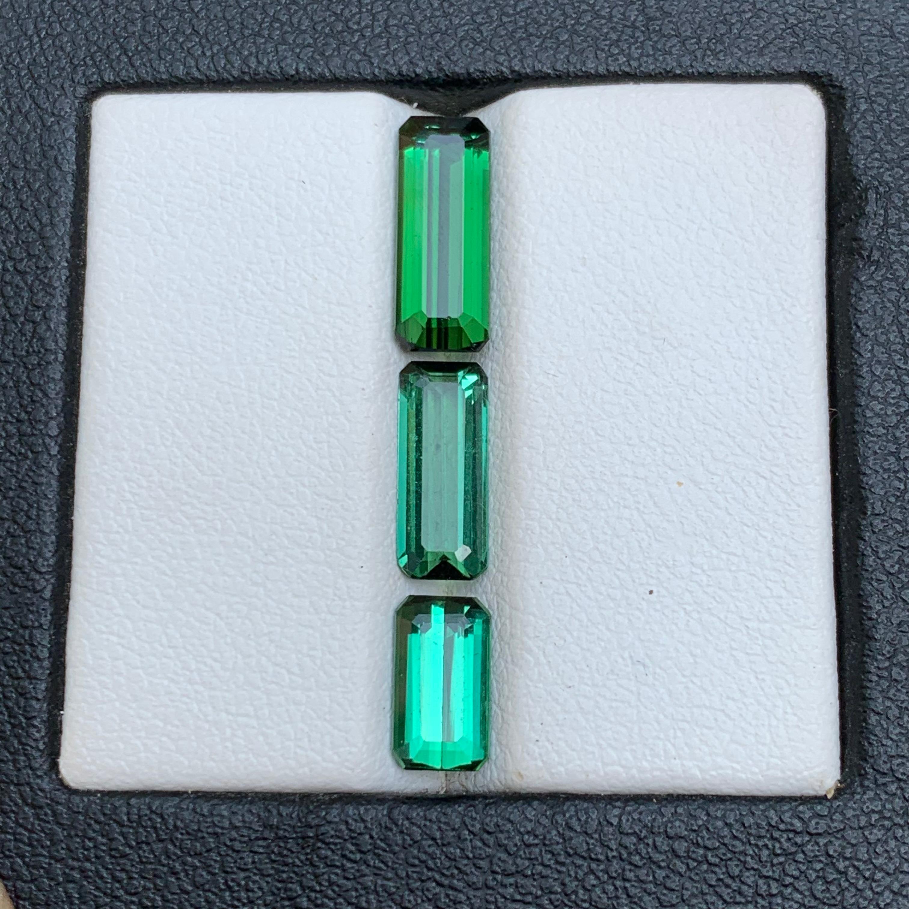 Women's or Men's Rich Green Natural Tourmaline Ring Loose Gemstones 4.5 Ct Emerald Cut-Jewellery For Sale