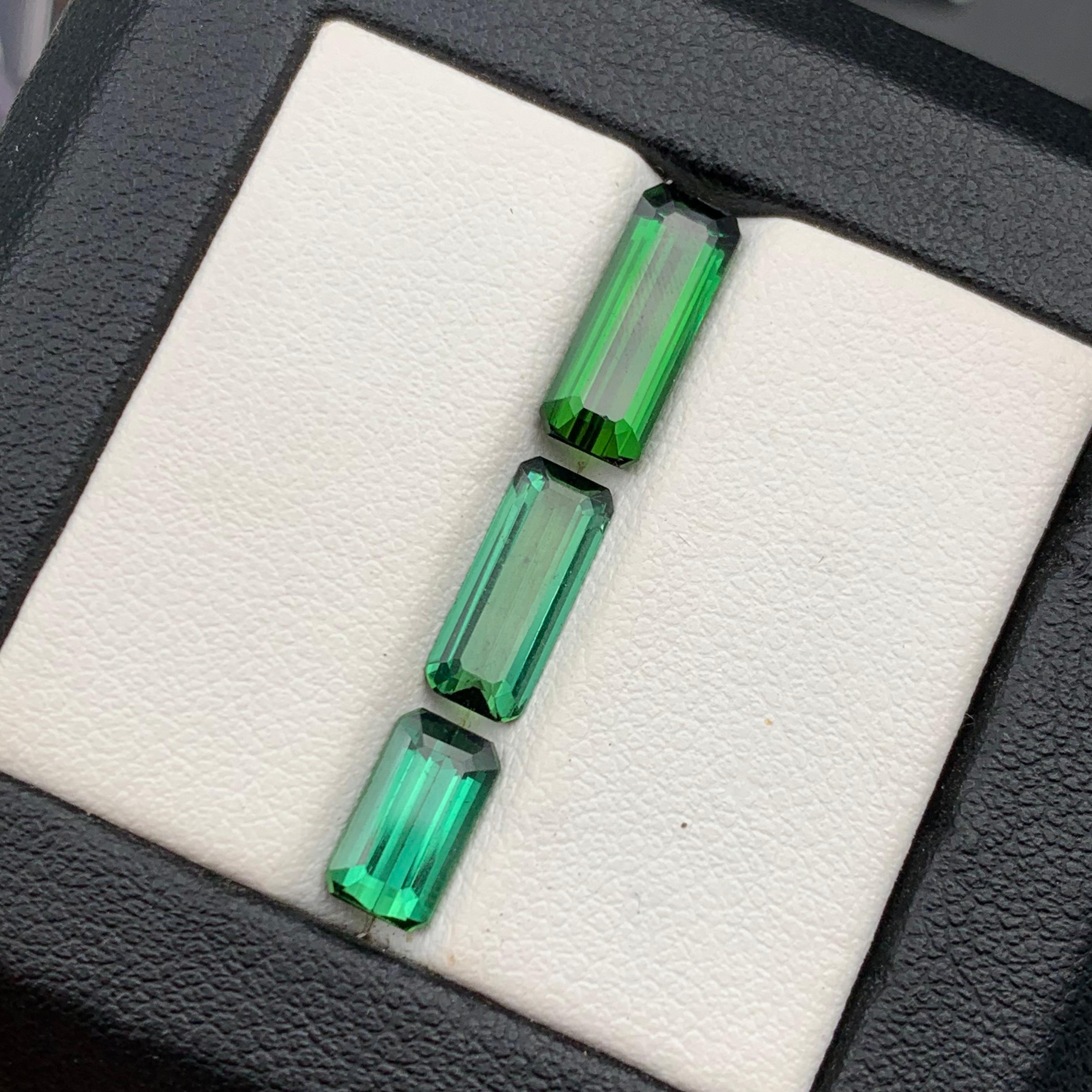 Rich Green Natural Tourmaline Ring Loose Gemstones 4.5 Ct Emerald Cut-Jewellery For Sale 3