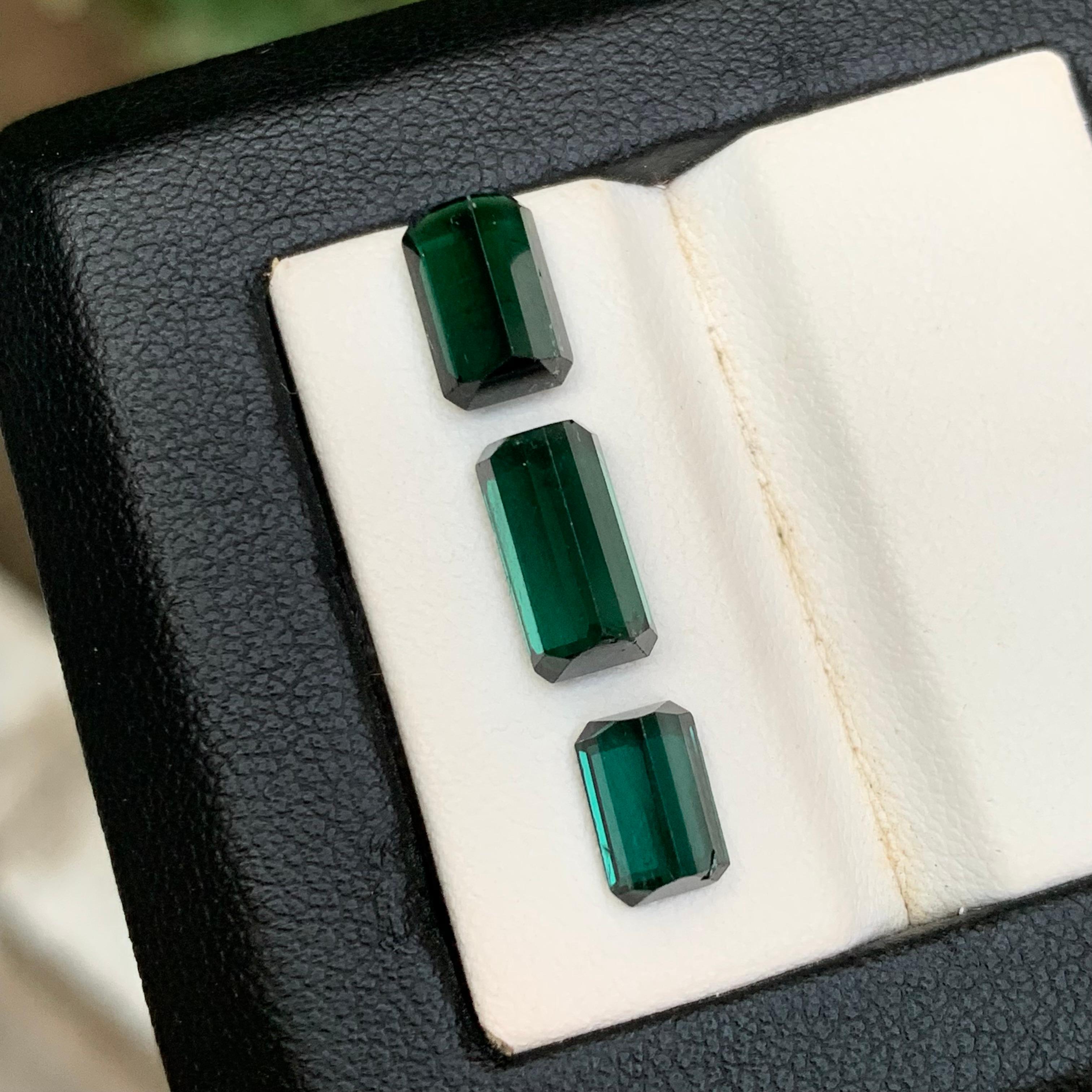 Femenino o masculino Anillo de turmalina natural verde intenso Piedras sueltas 5,87 qt talla esmeralda-Joyería en venta