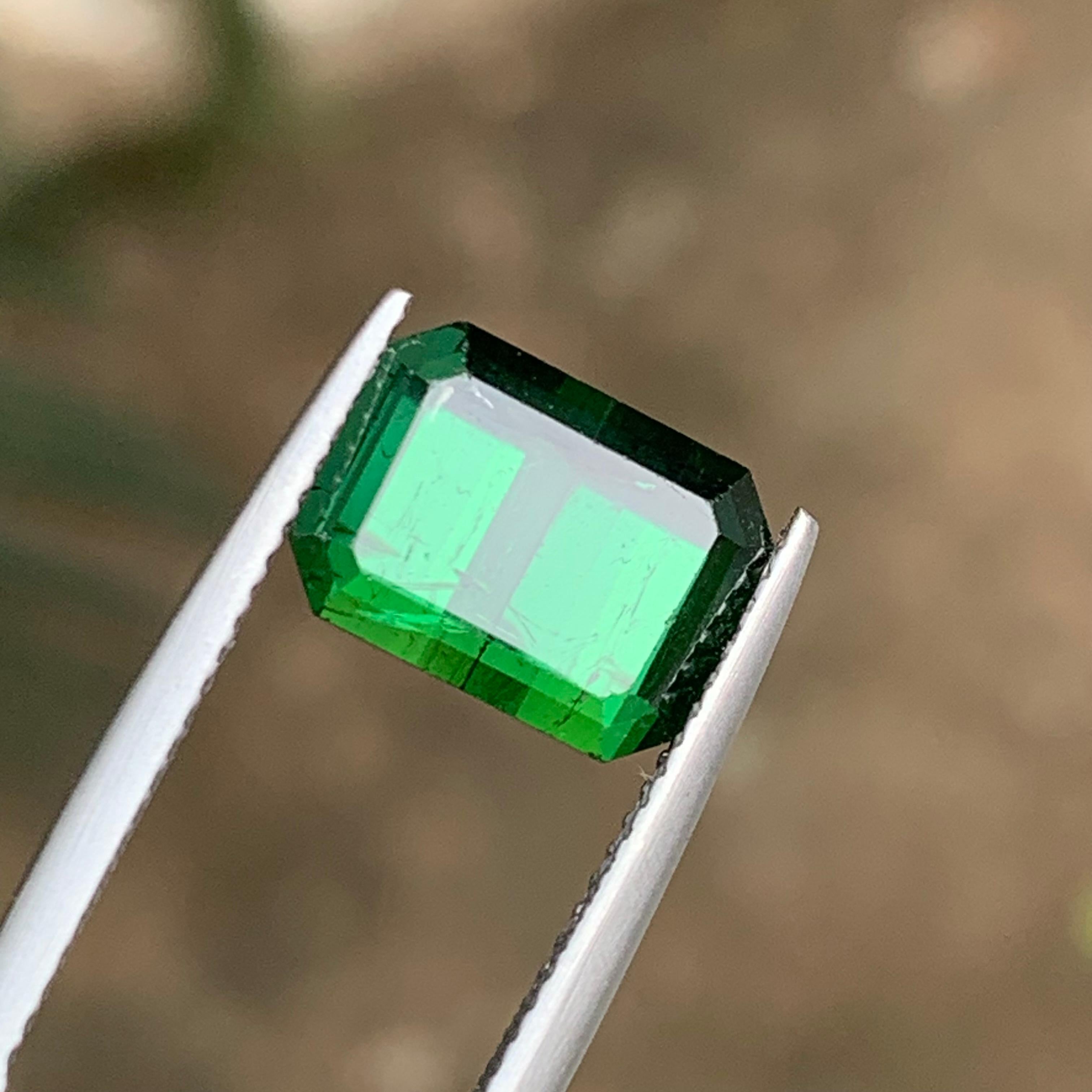 Anello con tormalina naturale verde ricco, ciondolo, pietra preziosa 5.60 ct taglio smeraldo - Gioielli in vendita 3
