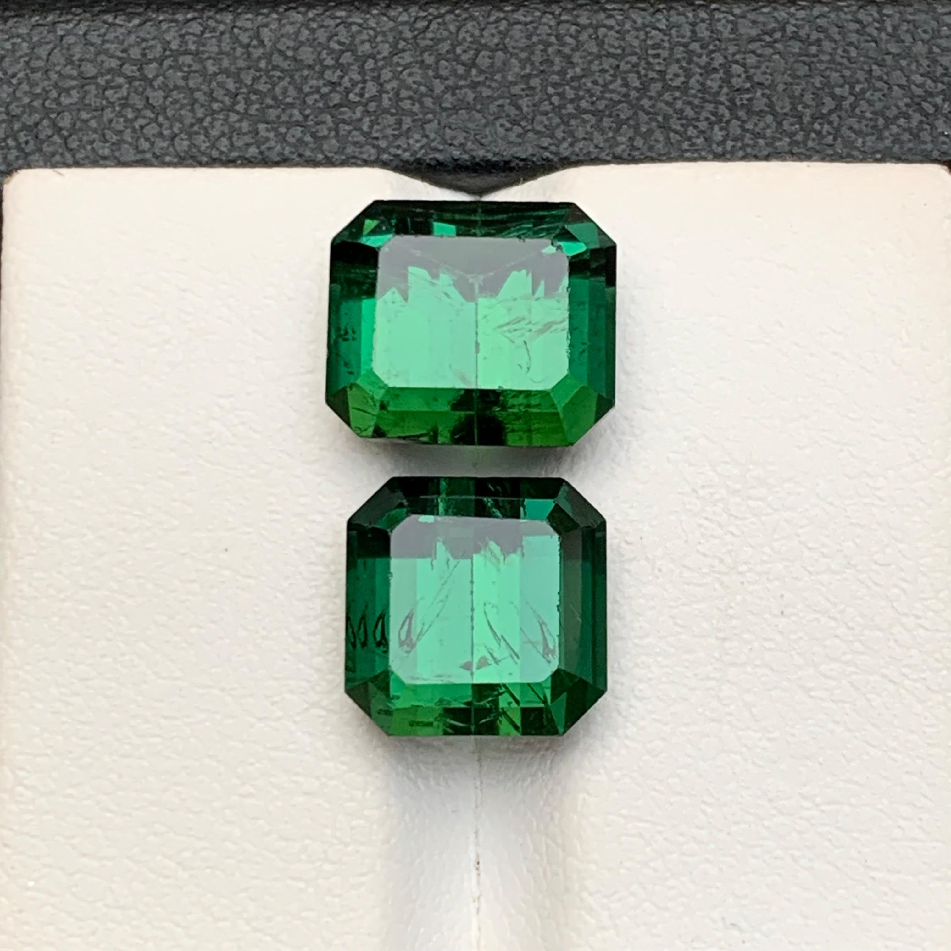 Contemporain Bague, pendentif en tourmaline naturelle verte riche sertie de 11,30 carats de pierres précieuses en vente
