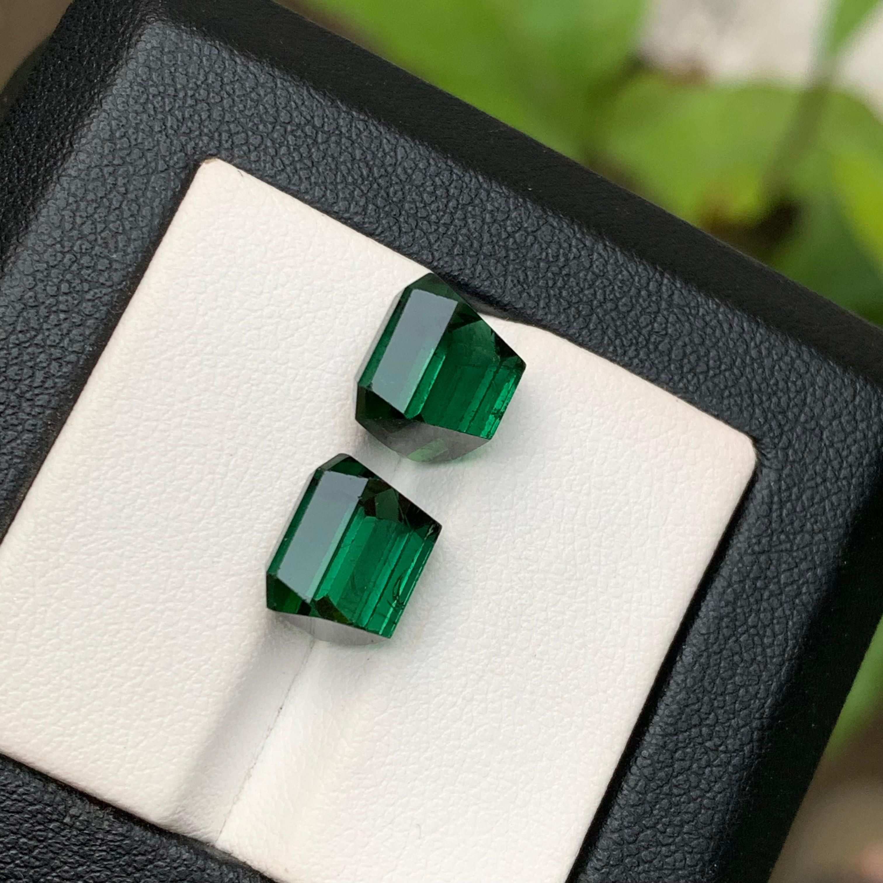Bague, pendentif en tourmaline naturelle verte riche sertie de 11,30 carats de pierres précieuses Unisexe en vente