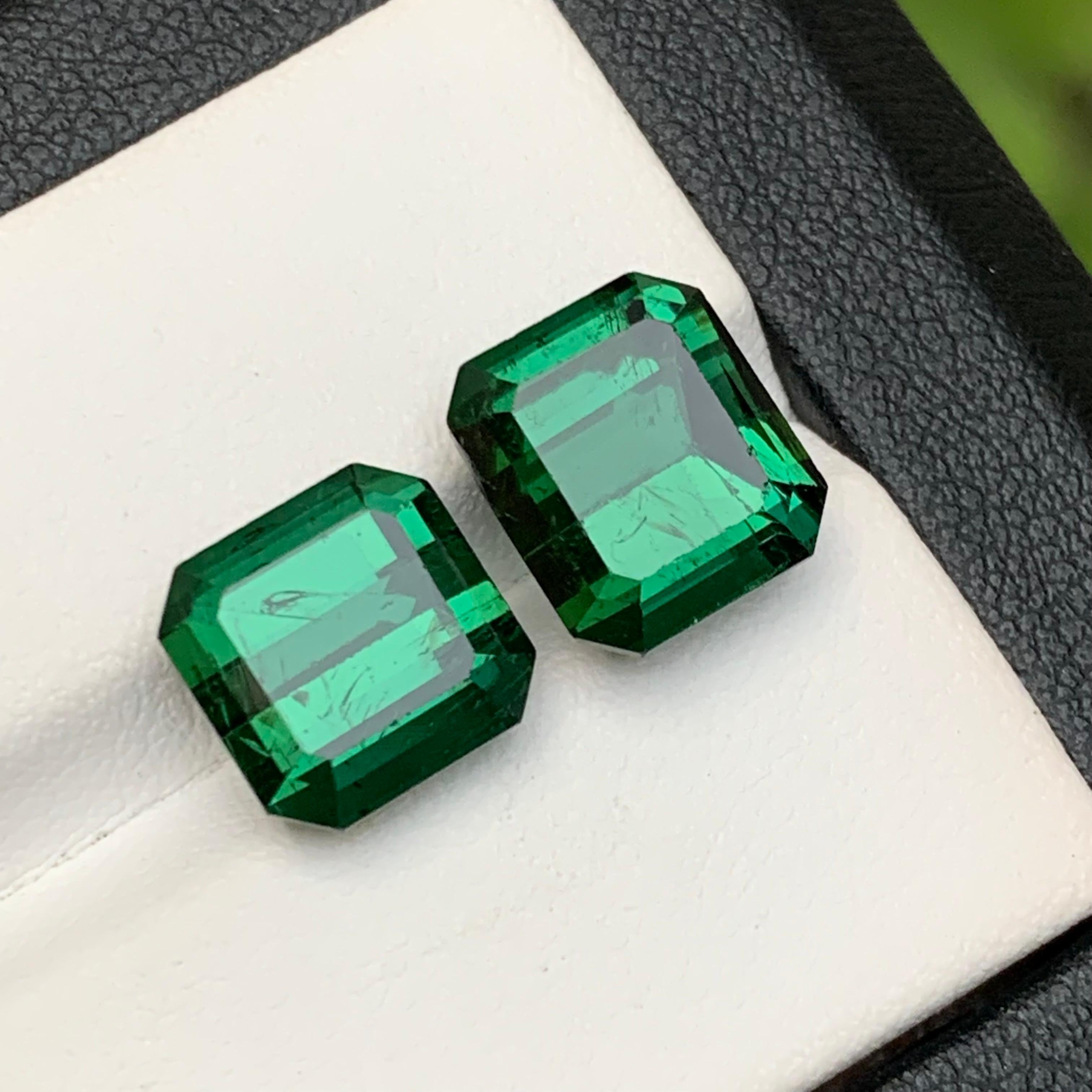 Bague, pendentif en tourmaline naturelle verte riche sertie de 11,30 carats de pierres précieuses en vente 1