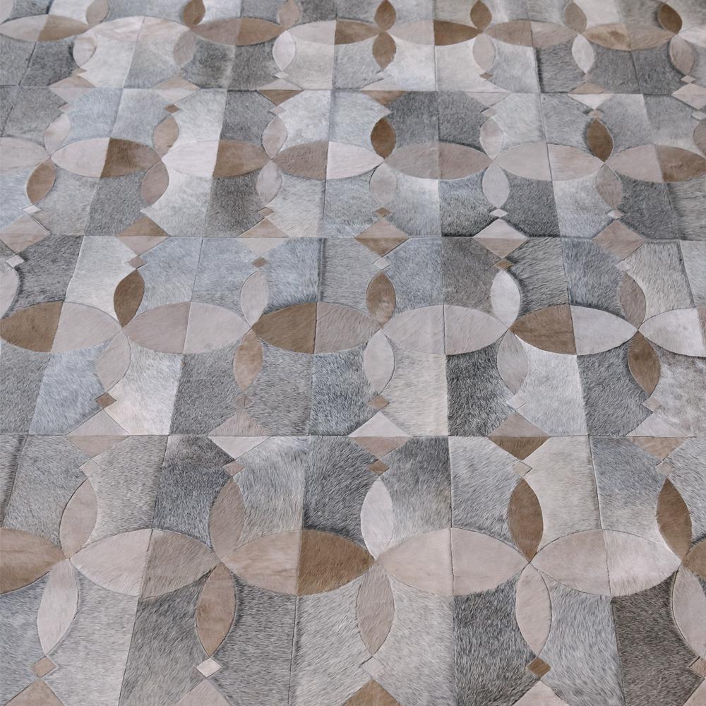 Alfombra de piel de vaca de color gris topo y gris neutro Camino Pequeña Art Decó en venta
