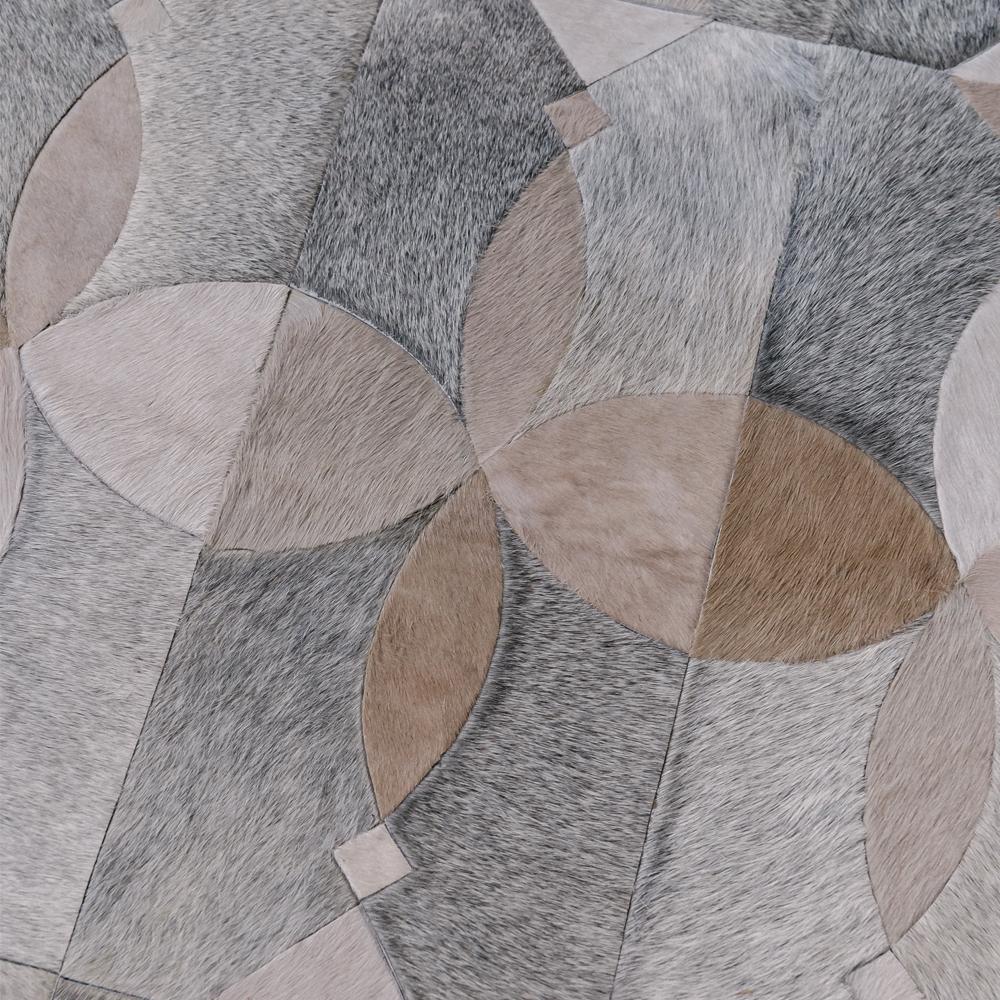 Rich Inky Customizable Cowhide Taupe and Gray Neutral Camino Area Rug Small In New Condition For Sale In Charlotte, NC