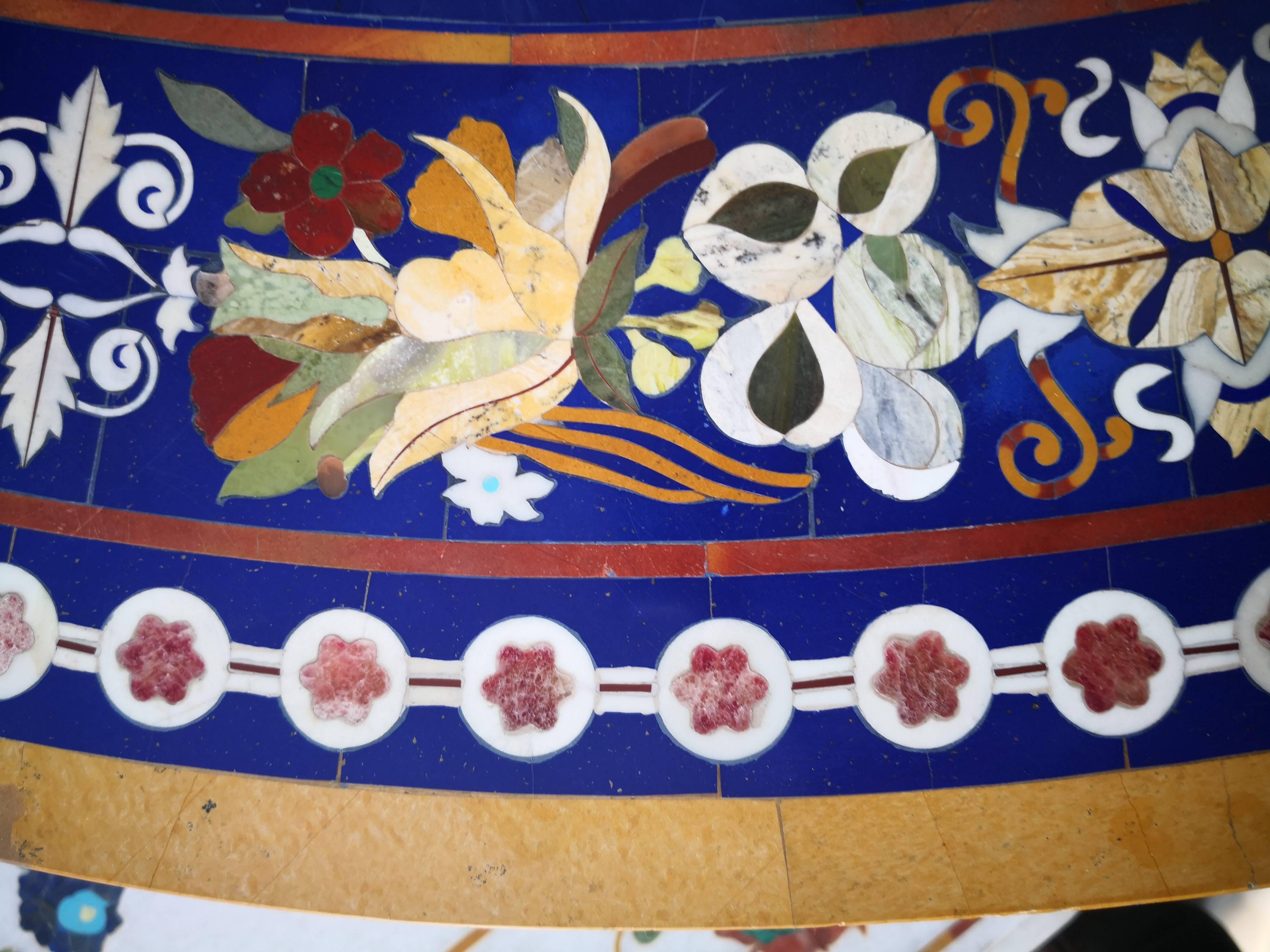 Rich Lapis Lazuli Pietre Dure Inlay Stone Tabletop In Excellent Condition For Sale In Marbella, ES