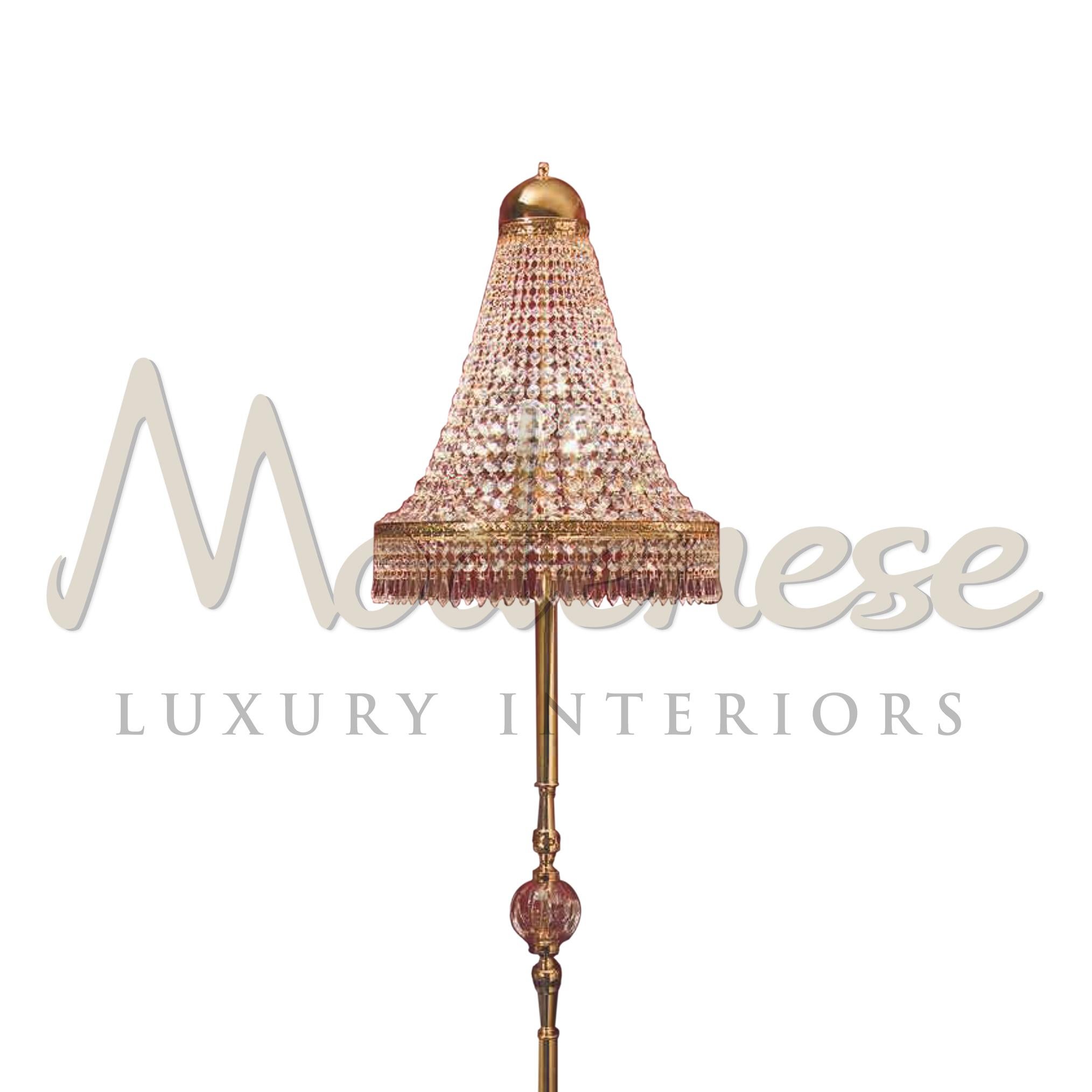 Baroque Lampadaire de luxe à 3 lumières avec finition plaquée or 24 carats et cristaux Scholer en vente