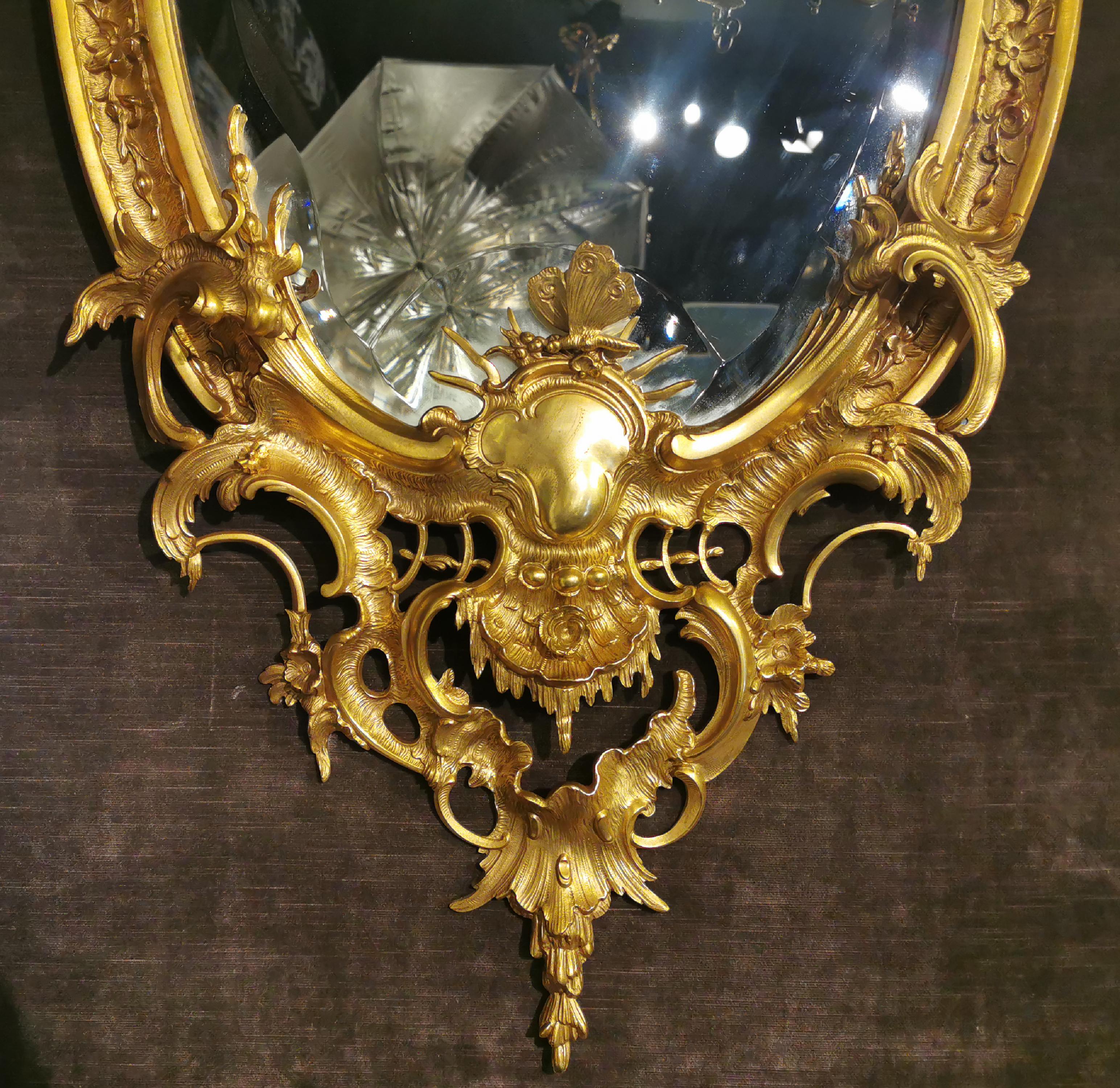 Miroir riche de style rococo Napoléon III en bronze doré Excellent état - En vente à SAINT-OUEN-SUR-SEINE, FR