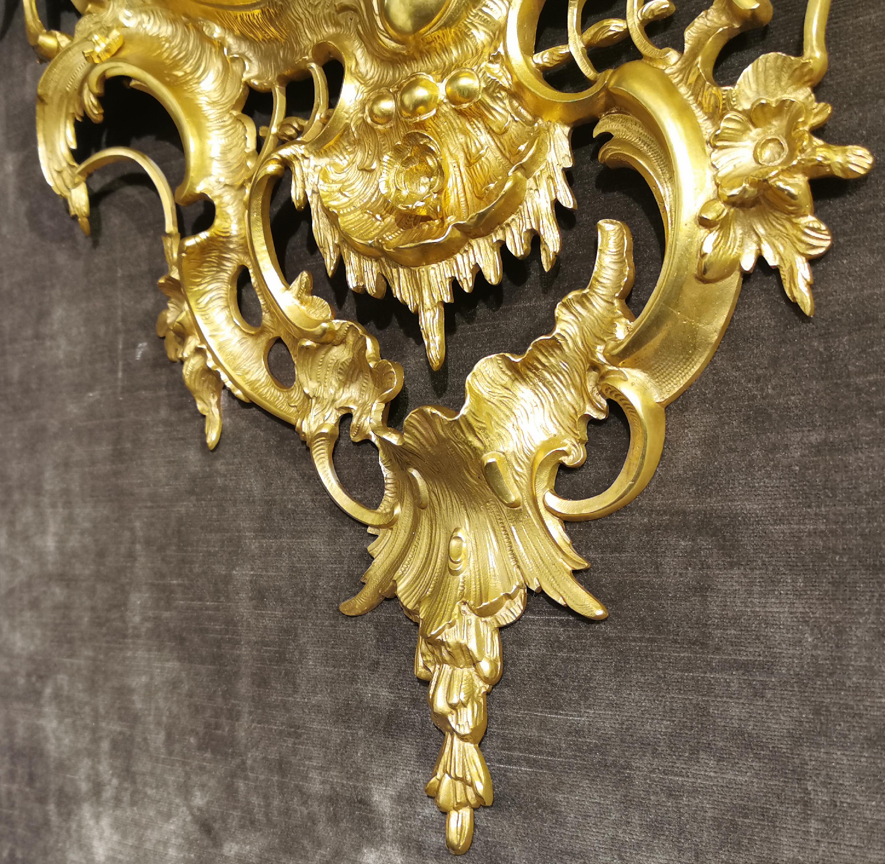 Bronze Miroir riche de style rococo Napoléon III en bronze doré en vente