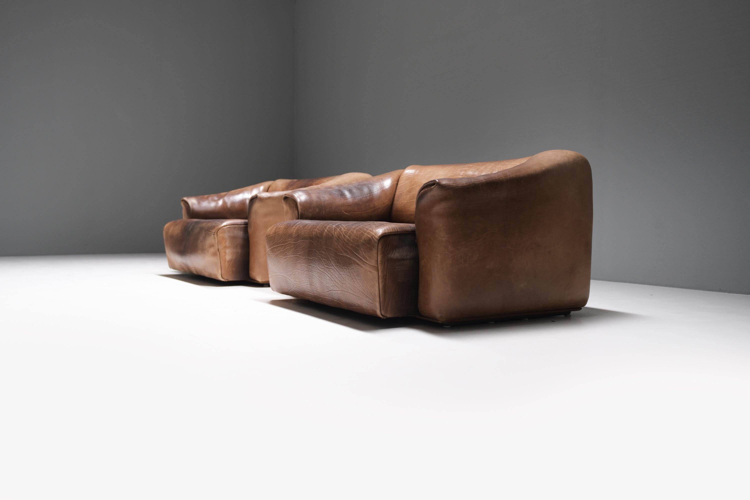 Rich patinated DS-47 sofa's in original leather by Team De Sede - De Sede Swiss In Good Condition For Sale In Buggenhout, Oost-Vlaanderen
