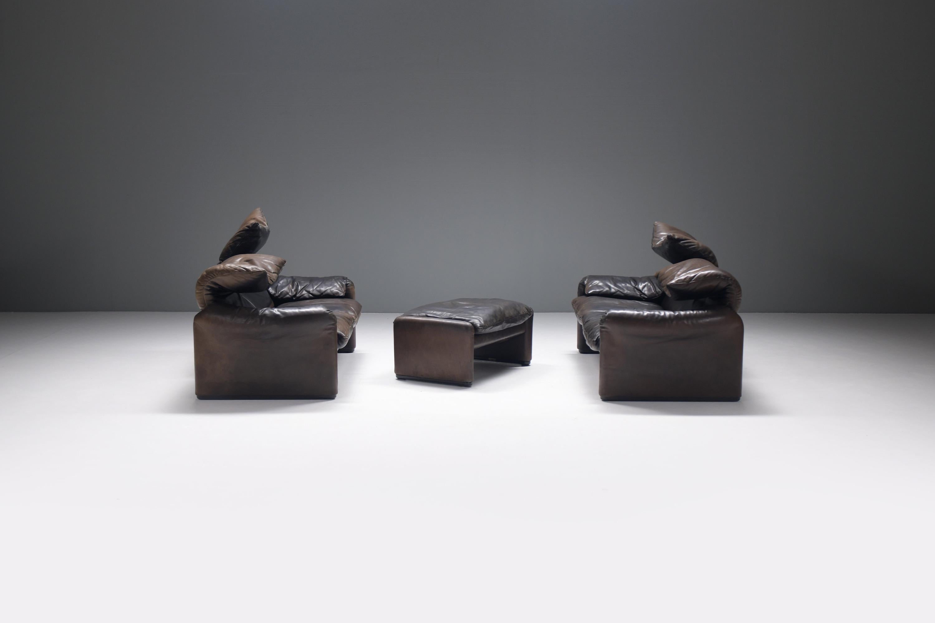 Rich patinated Maralunga set by Vico Magistretti for Cassina Italy For Sale 7