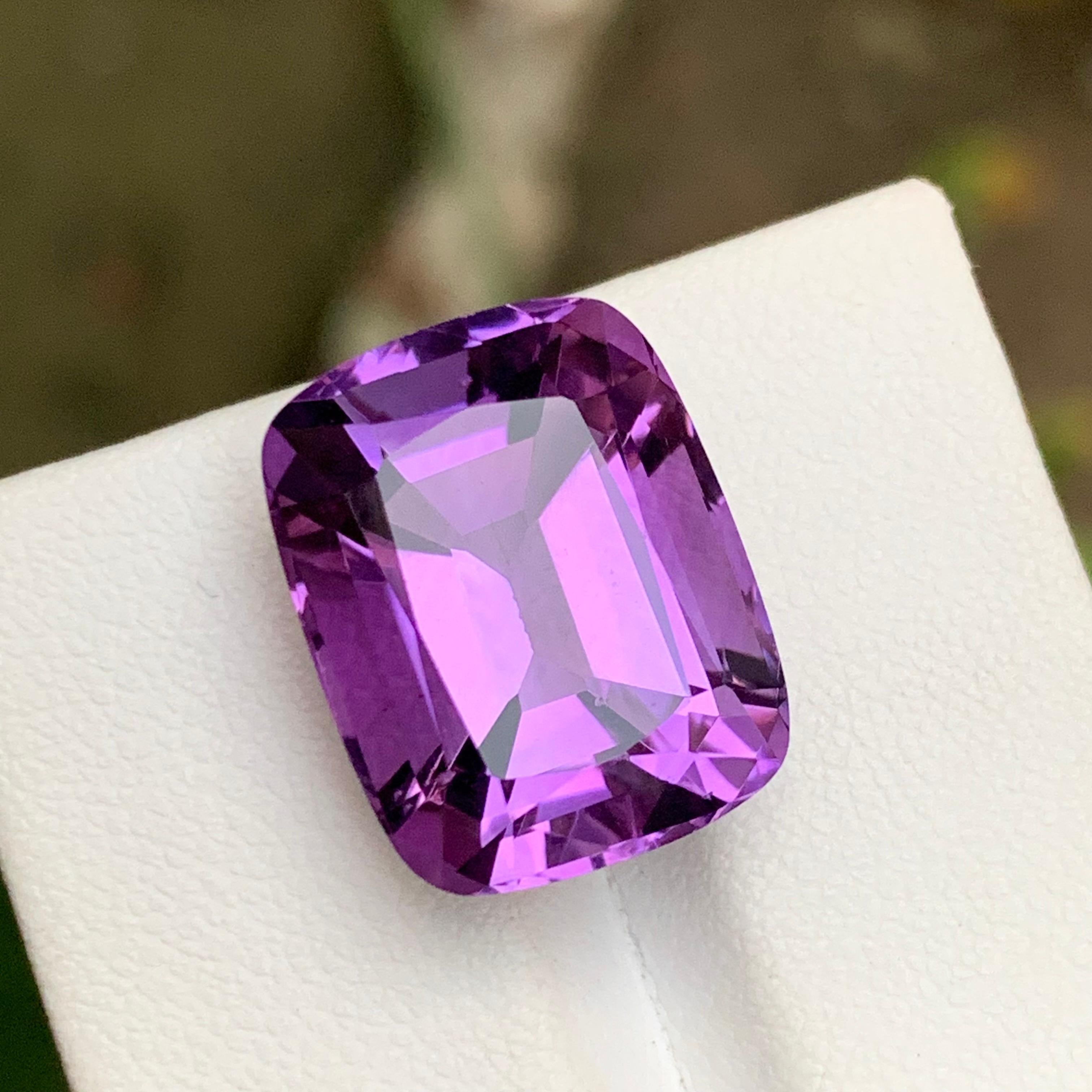 Contemporary Rich Purple Natural Amethyst Gemstone 15.55 Ct Cushion Cut for Pendant Jewelry For Sale
