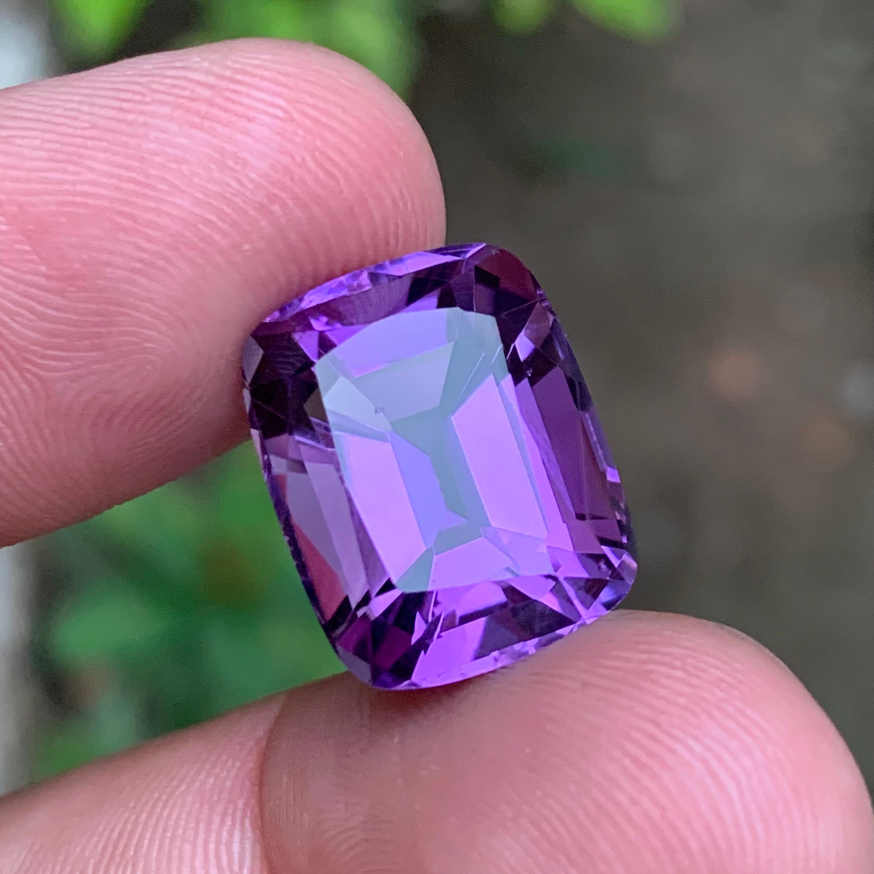 Rich Purple Natural Amethyst Gemstone 15.55 Ct Cushion Cut for Pendant Jewelry In New Condition For Sale In Peshawar, PK