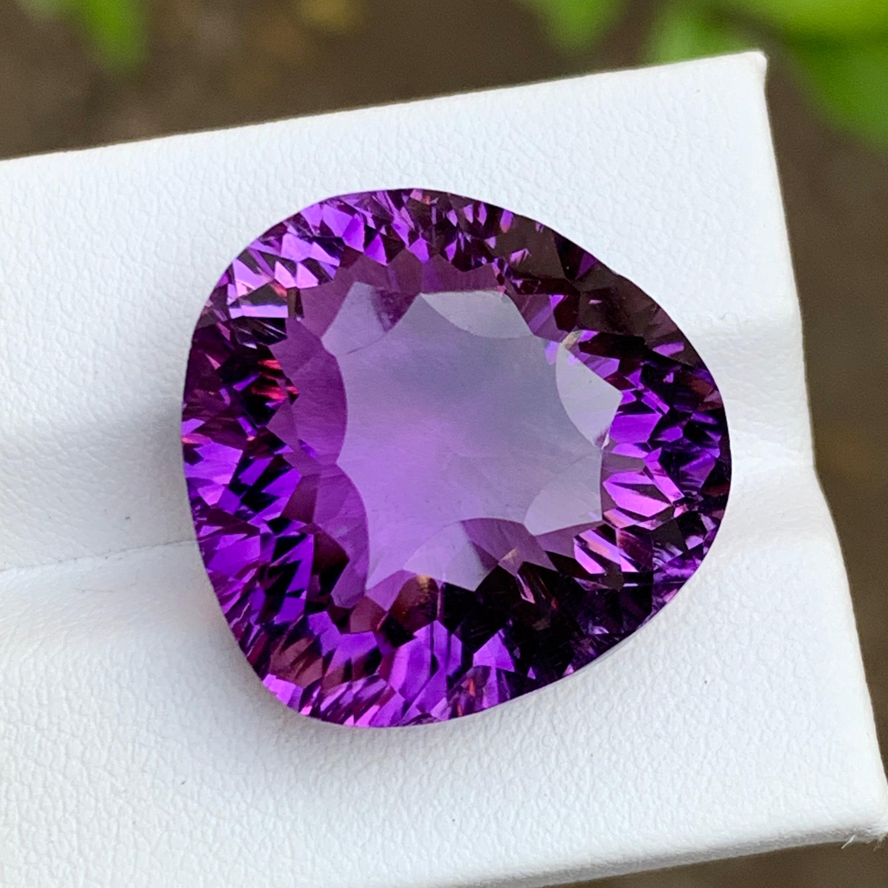 Rich Purple Natural Amethyst Lose Edelstein für Halskette Anhänger, Armband oder jede andere Schmuck-Fassung-Birne Konkavschliff aus Brasilien!!

💎 EDELSTEINART: Amethyst 
⚖️ GEWICHT: 32,70 Karat
🪚 FORM & SCHNITT: Birne konkav geschliffen
📏