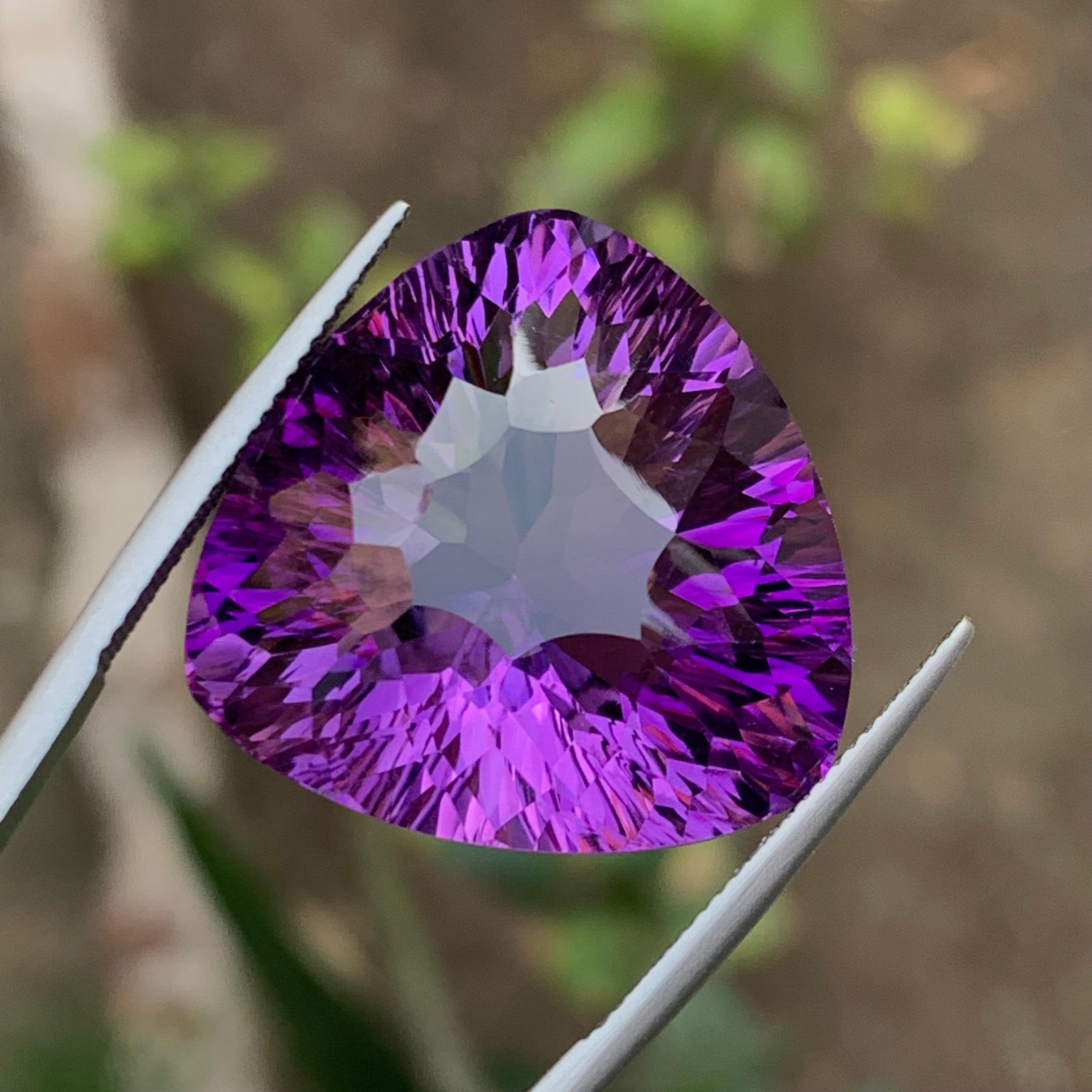 Rich Purple Natural Amethyst Pendant Necklace Loose Gemstone 47.85Ct Trillion Ct In New Condition In Peshawar, PK