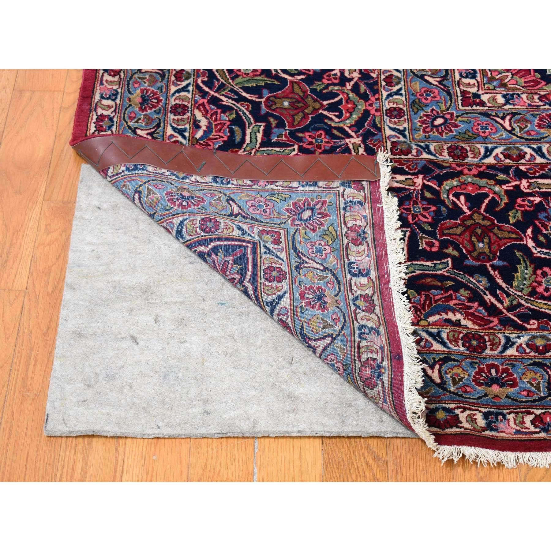 Persischer Kashan Seltener XL Squarish Größe Handgeknüpfter Teppich aus reiner Wolle in Rot, Vintage im Zustand „Gut“ im Angebot in Carlstadt, NJ