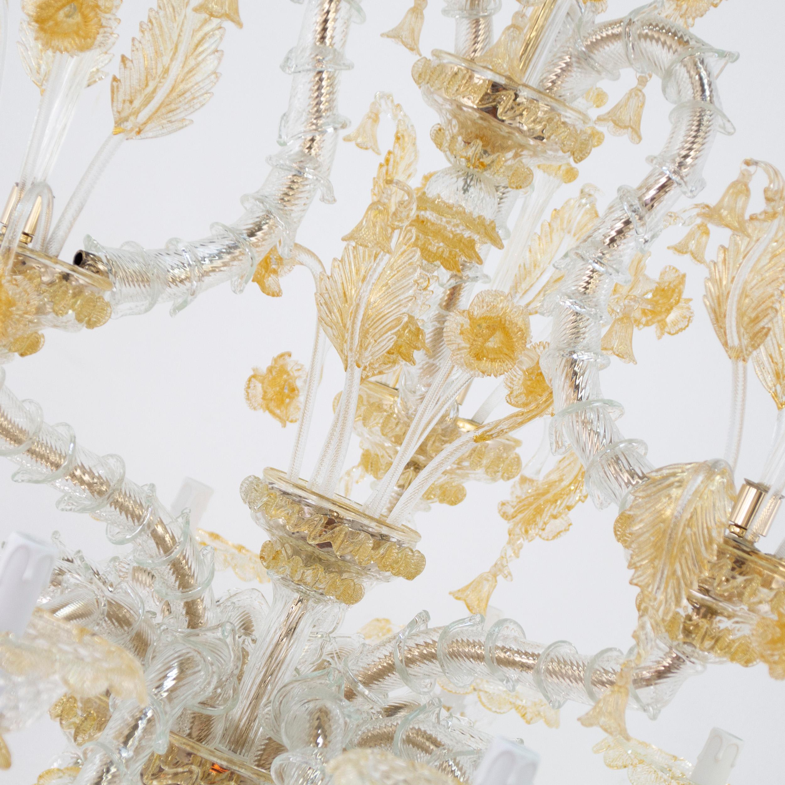 Reichhaltiger Rezzonico-Kronleuchter 12 Arme aus klarem und goldenem Murano-Glas von Multiforme im Angebot 2