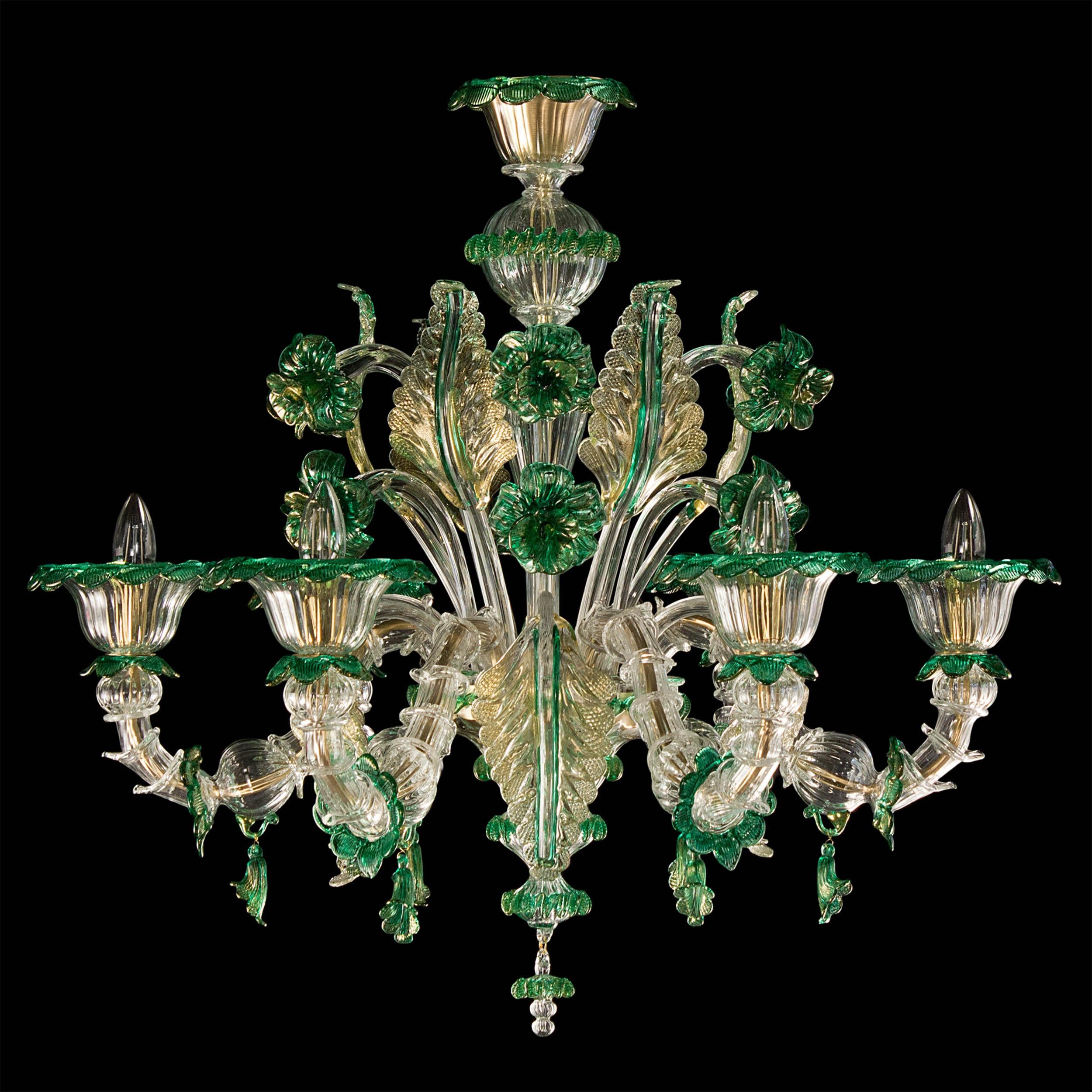 Rich rezzonico chandelier 6 arms, clear- gold-green Murano glass, double level of flowers by Multiforme
This chandelier evokes the splendour of the past centuries. It is an evergreen model, a Classic product manufactured by our skilled masters