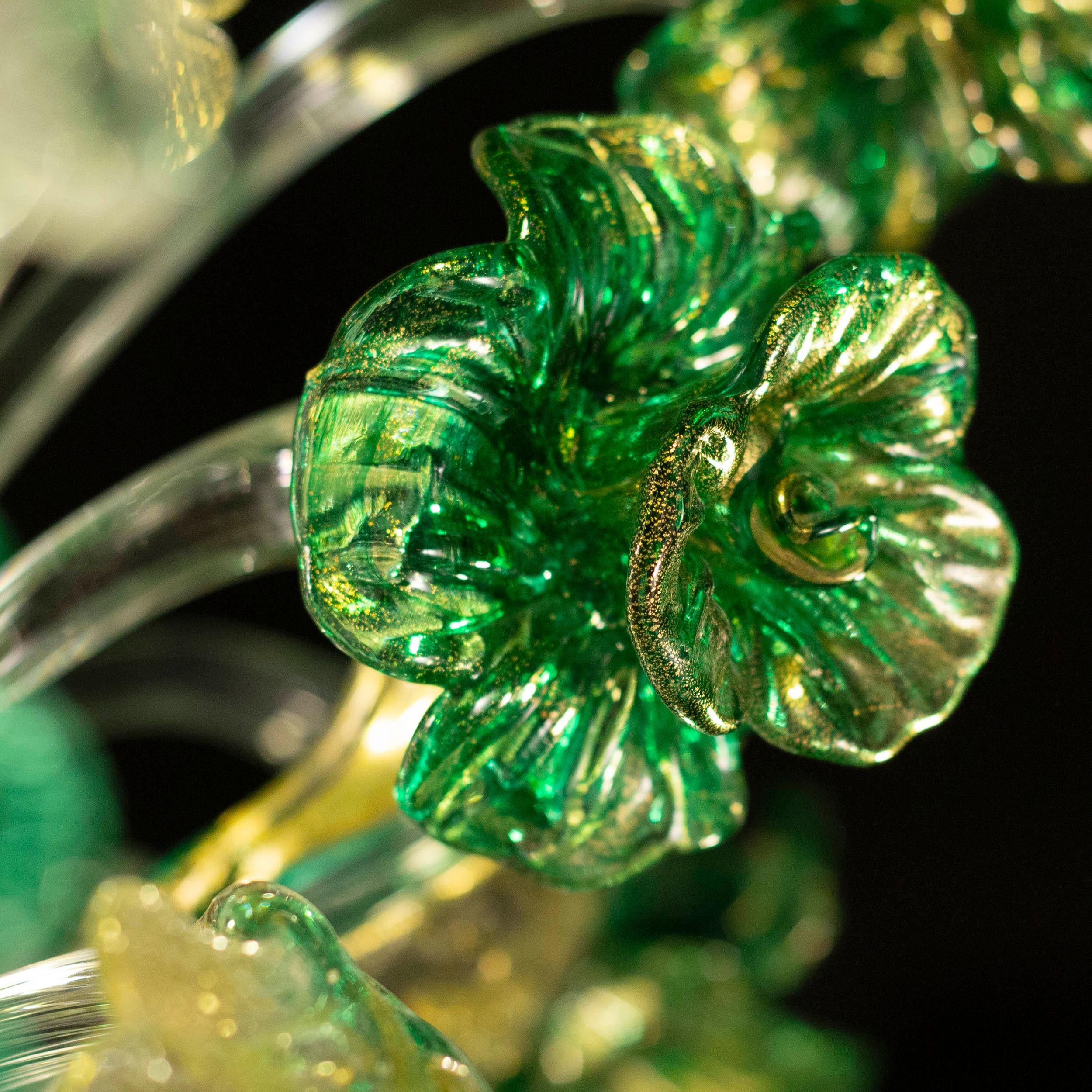 Autre Lustre Rich Rezzonico à 6 bras en verre de Murano transparent, or-vert, par Multiforme en vente