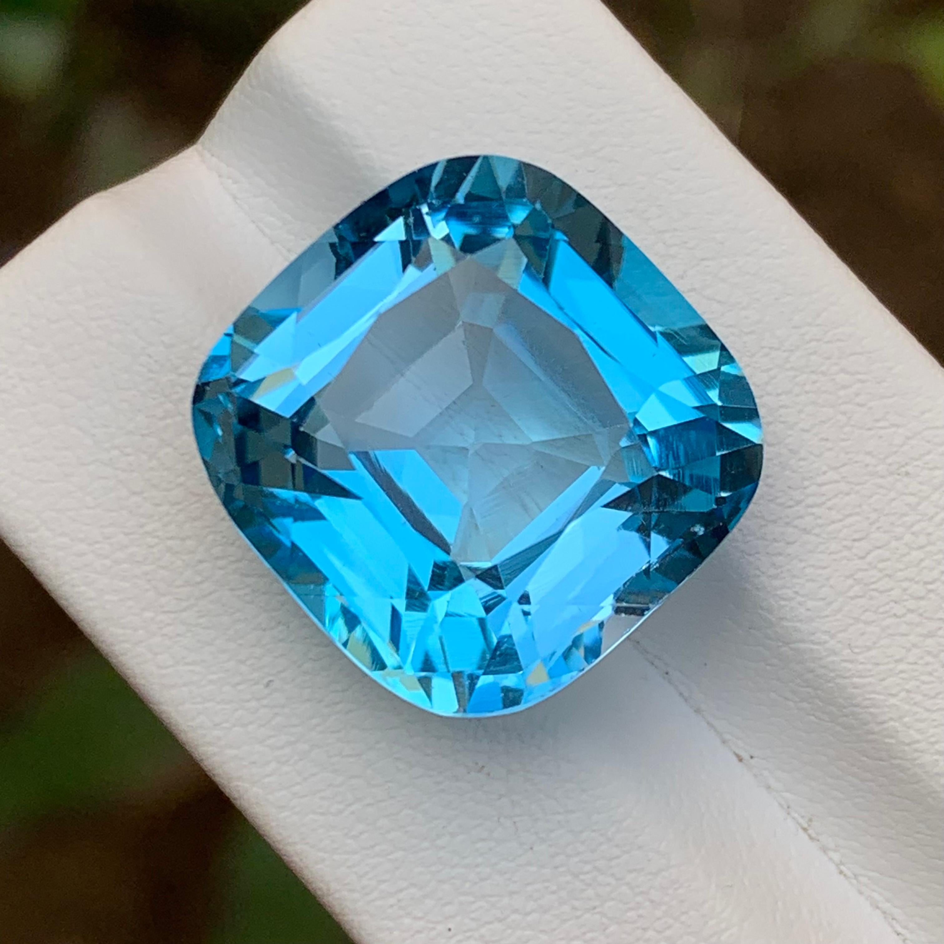 Rich Sky Blue Natural Swiss Topaz Pendant Loose Gemstone 39.50 Carat Cushion Cut For Sale 8