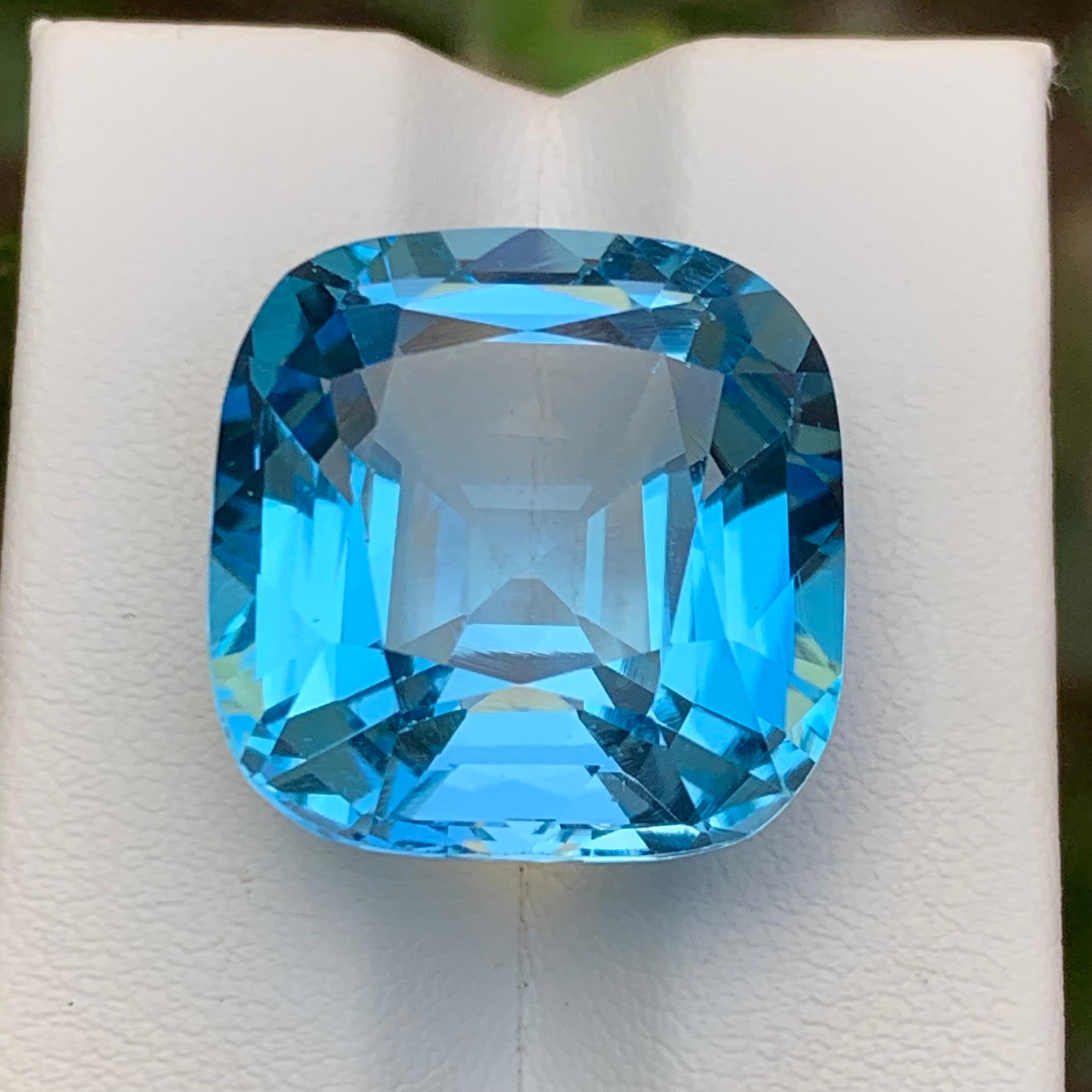 Rich Sky Blue Natural Swiss Topaz Pendant Loose Gemstone 39.50 Carat Cushion Cut In New Condition For Sale In Peshawar, PK