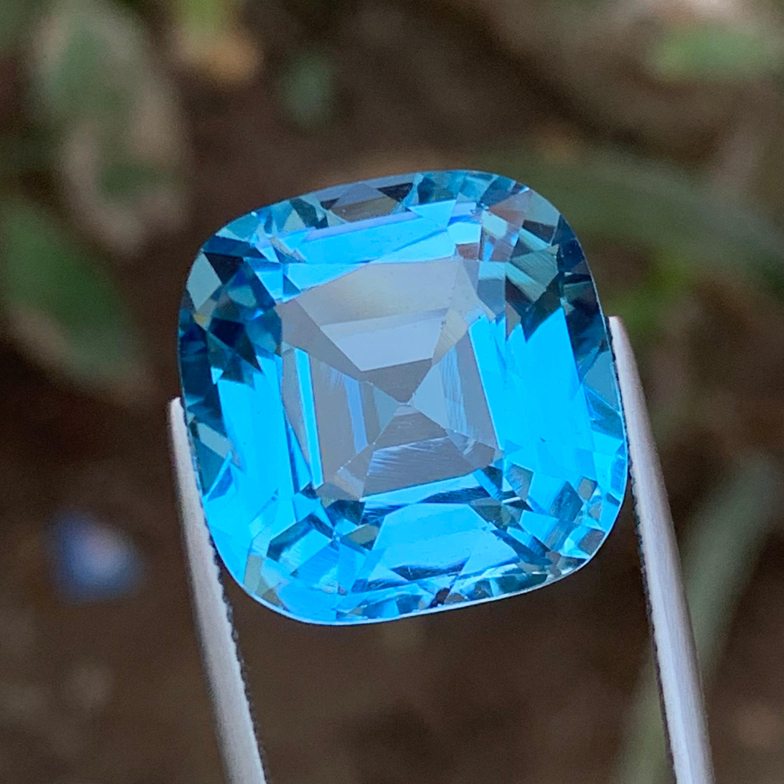 Rich Sky Blue Natural Swiss Topaz Pendant Loose Gemstone 39.50 Carat Cushion Cut For Sale 4