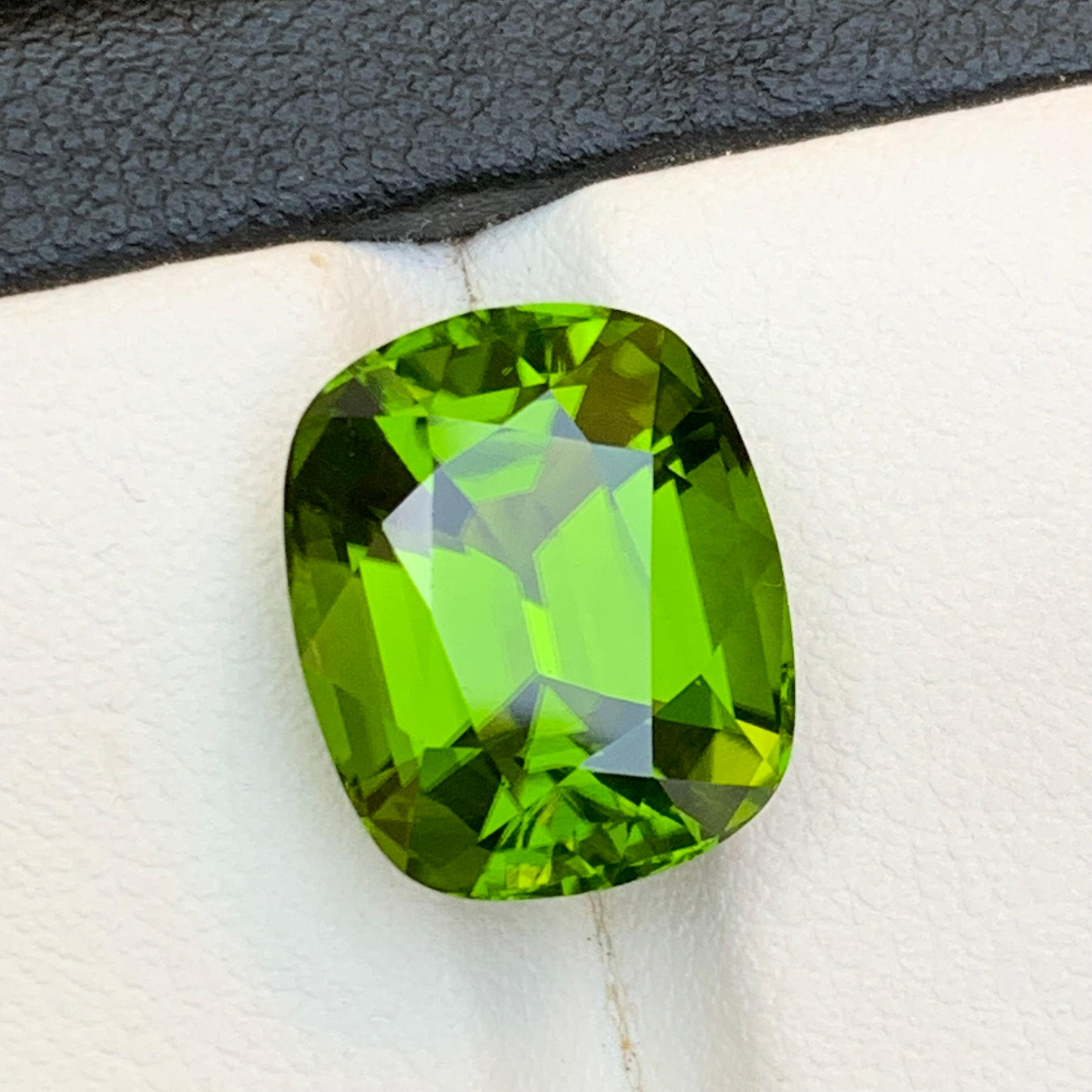 Greene & Greene Greene - Peridot en vrac - Pierre précieuse de qualité AAA - 11,10 ct - taille coussin en vente 5