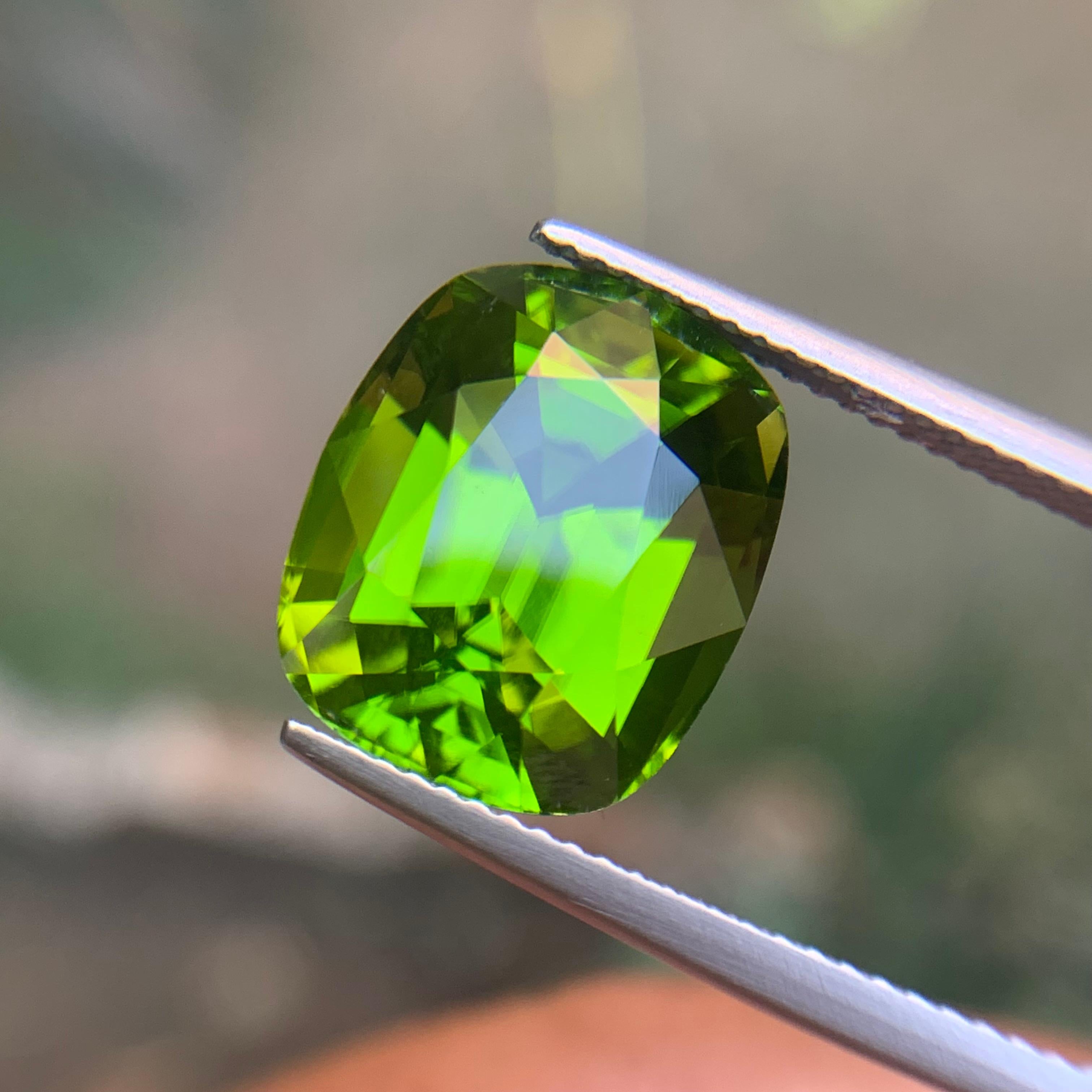 Greene & Greene Greene - Peridot en vrac - Pierre précieuse de qualité AAA - 11,10 ct - taille coussin en vente 6