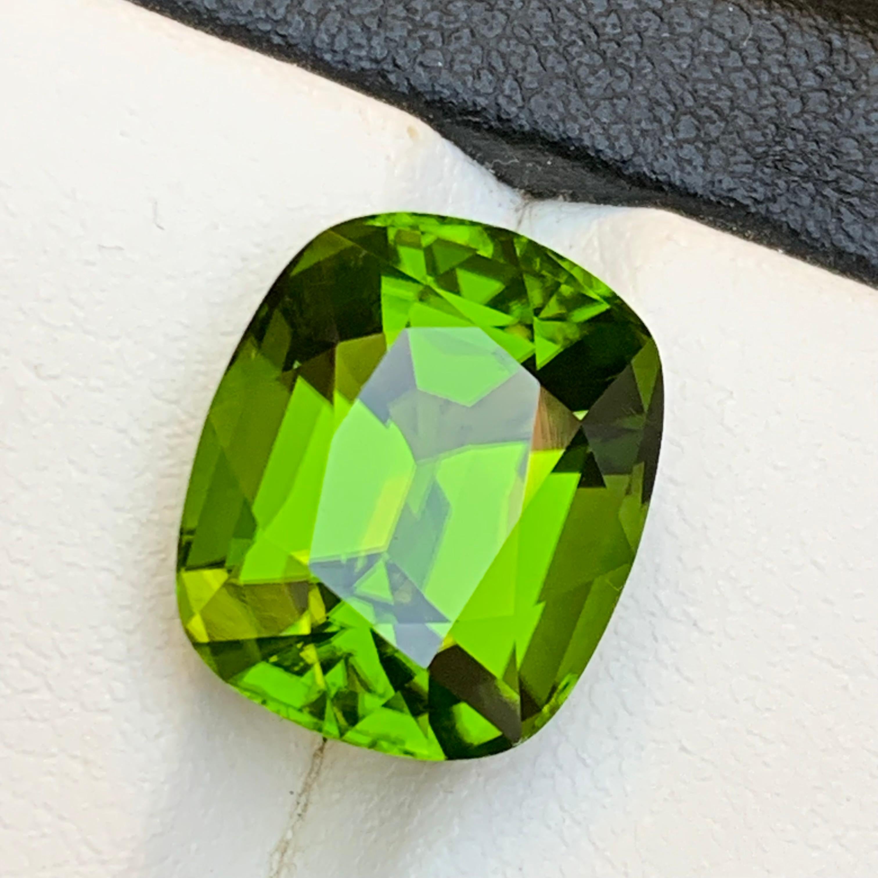 Contemporain Greene & Greene Greene - Peridot en vrac - Pierre précieuse de qualité AAA - 11,10 ct - taille coussin en vente