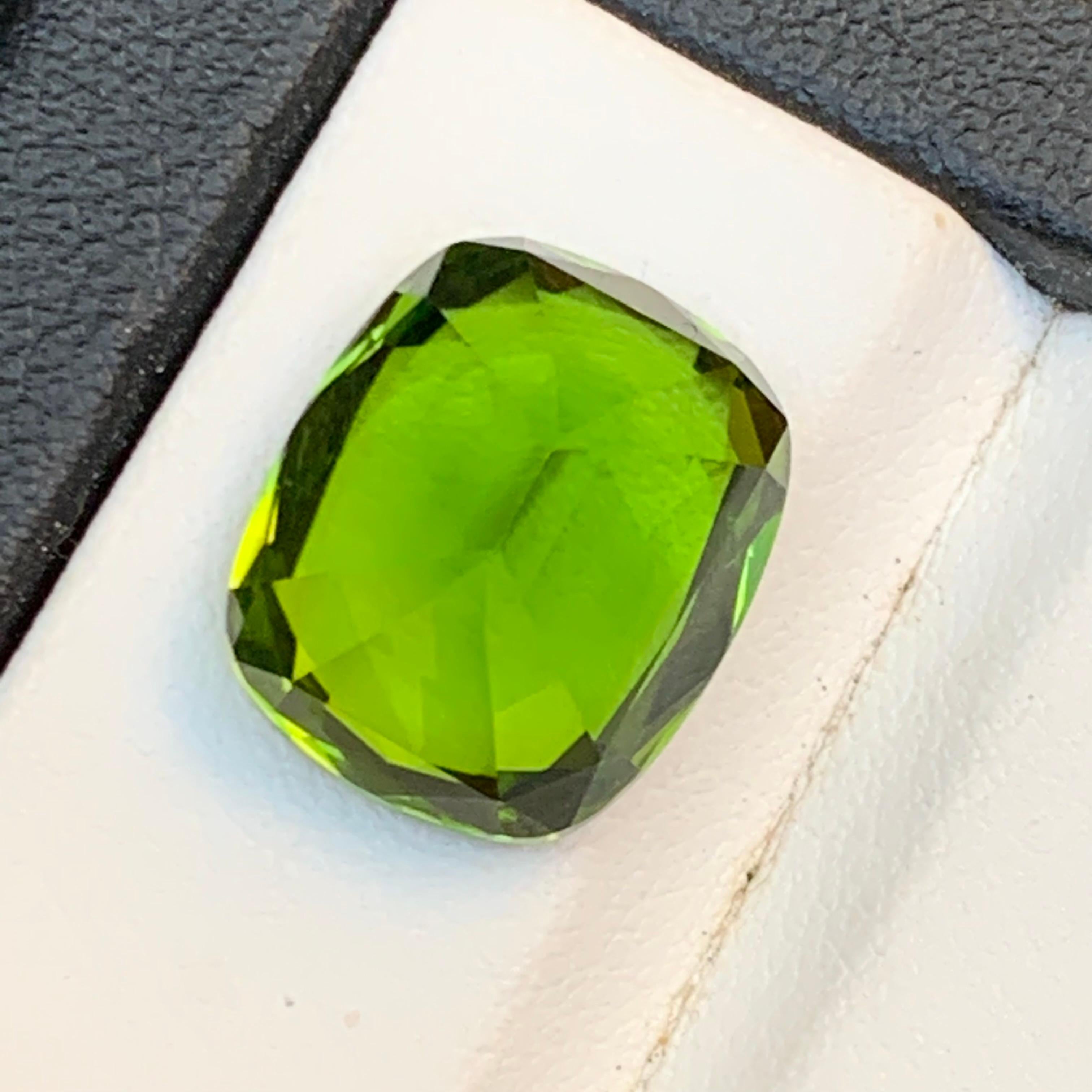 Greene & Greene Greene - Peridot en vrac - Pierre précieuse de qualité AAA - 11,10 ct - taille coussin Neuf - En vente à Peshawar, PK