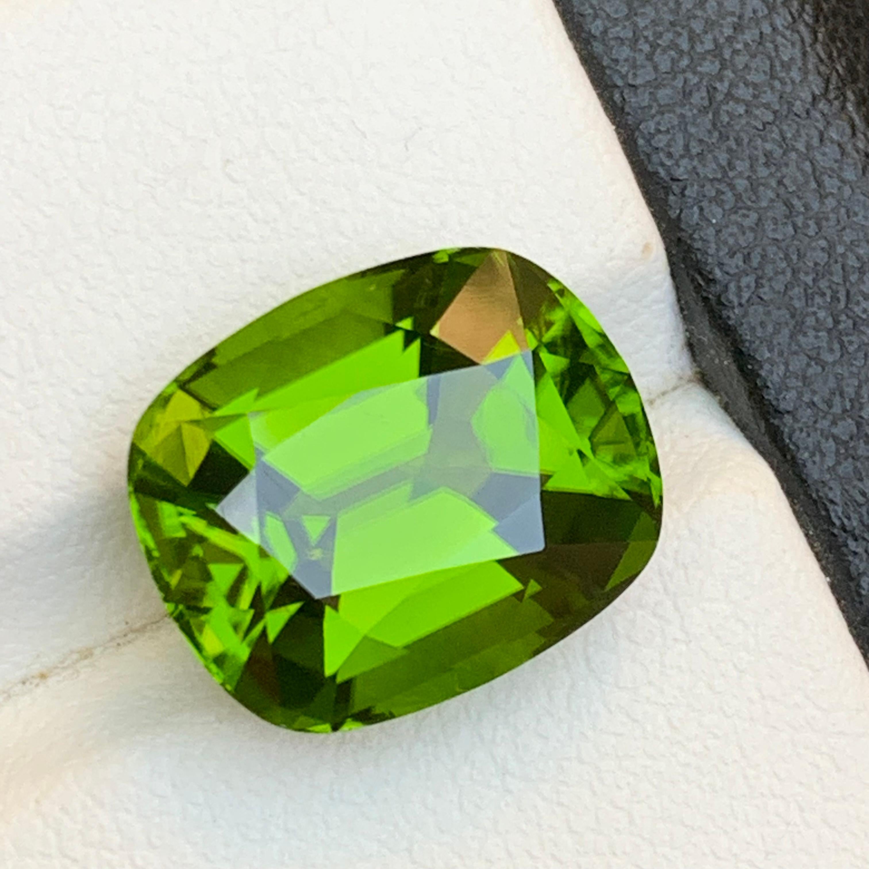 Greene & Greene Greene - Peridot en vrac - Pierre précieuse de qualité AAA - 11,10 ct - taille coussin en vente 2