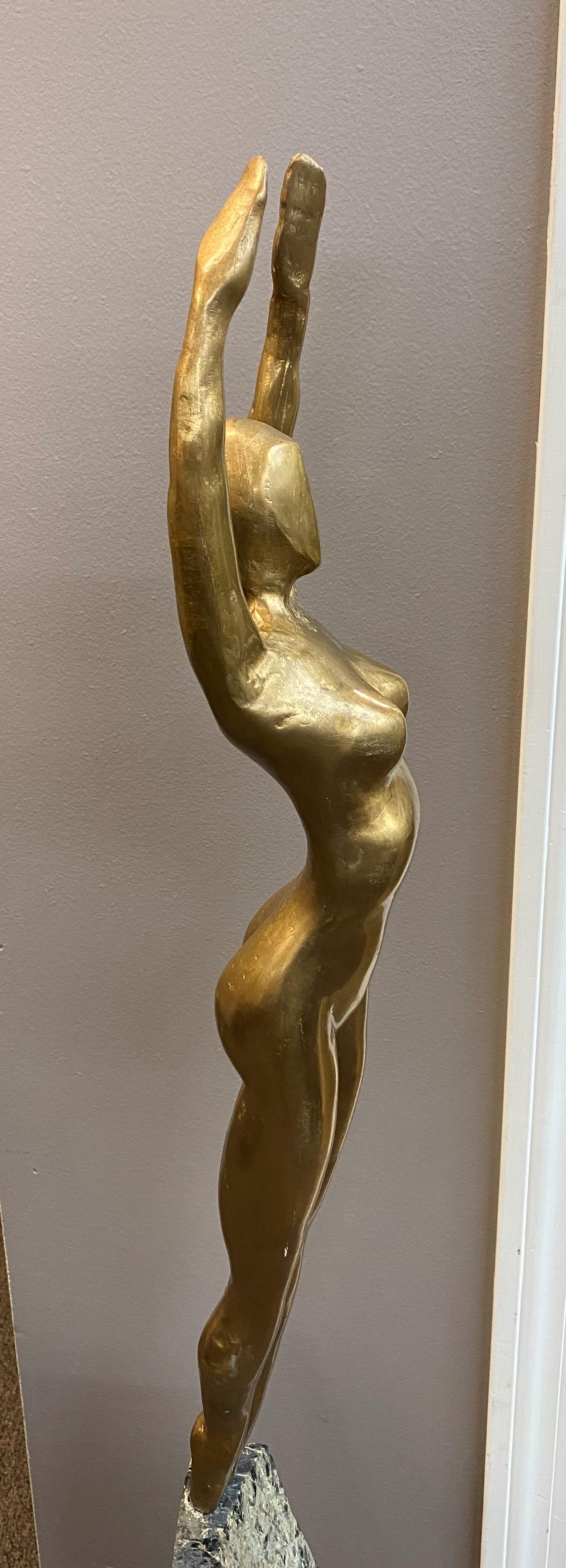 Una bella scultura impressionista in bronzo di una donna nuda, forse una tuffatrice,  dell'artista di Boston, Massachusetts, Richard Aliberti (nato nel 20° secolo). Il bronzo risale probabilmente agli anni '70 ed è firmato sulla parte inferiore